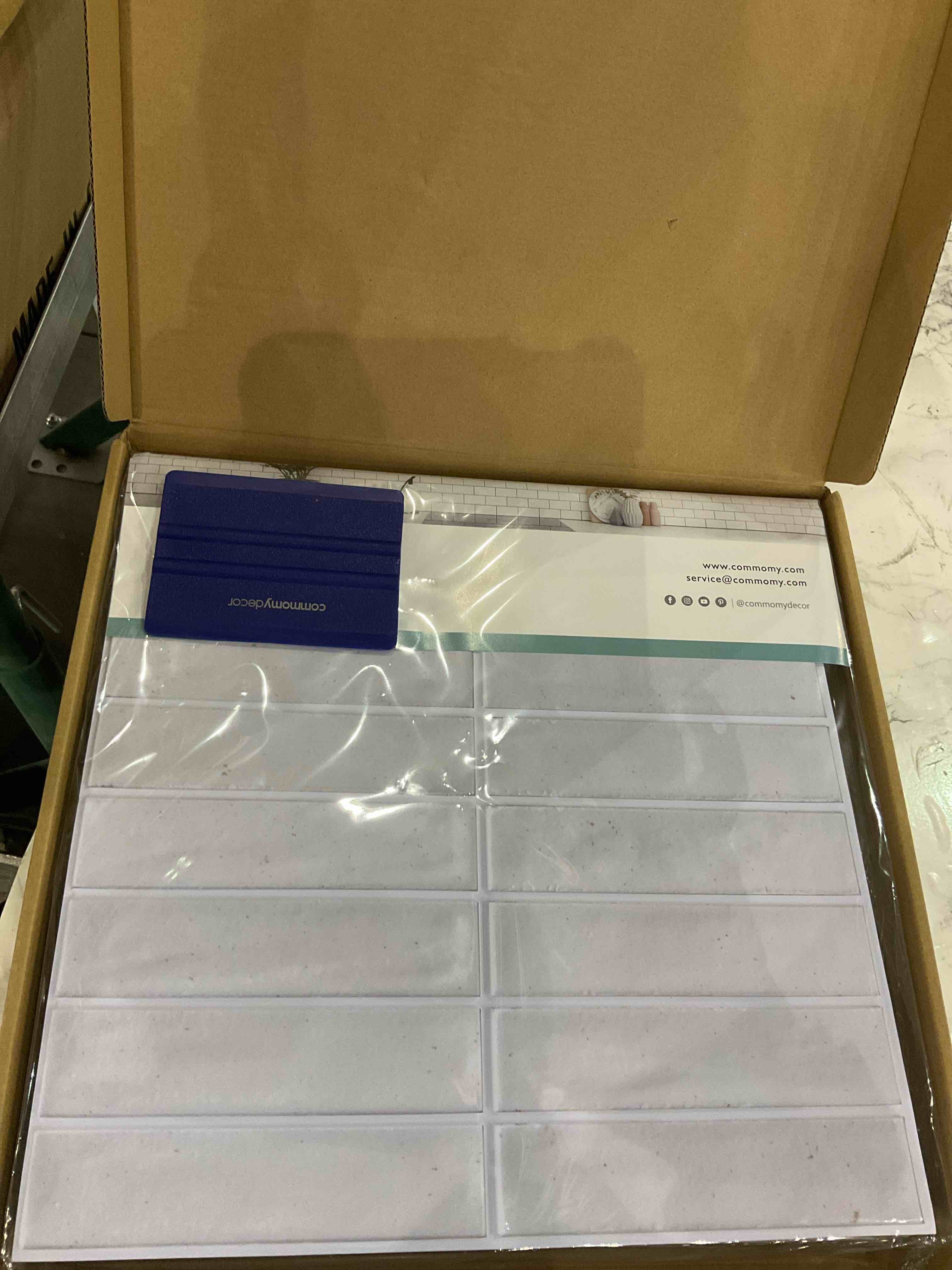 https://s3.amazonaws.com/lotting-images-prod/BargainHunt/EXS01274144_1711540496015.jpeg
