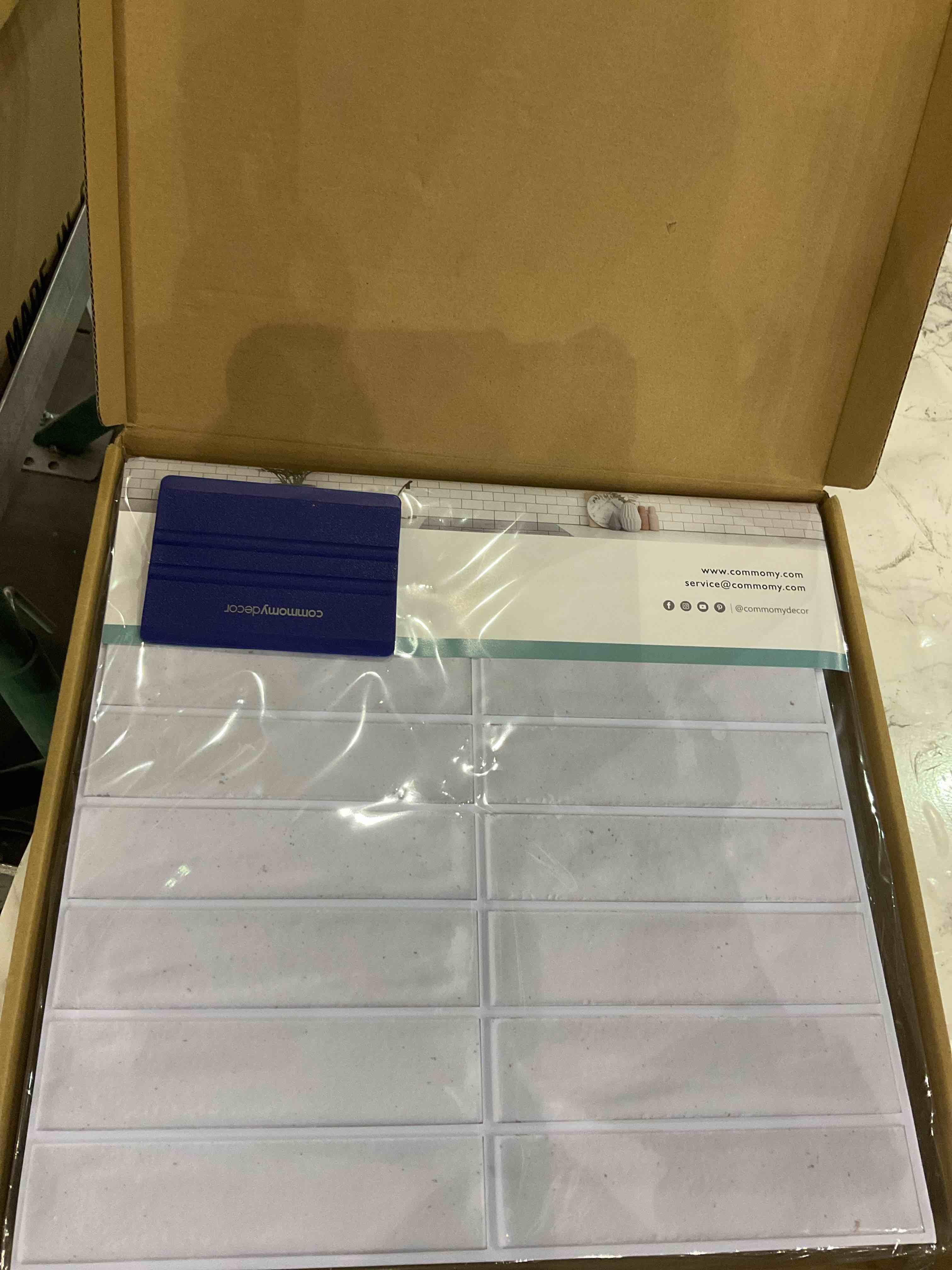 https://s3.amazonaws.com/lotting-images-prod/BargainHunt/EXS01274144_1711540496916.jpeg