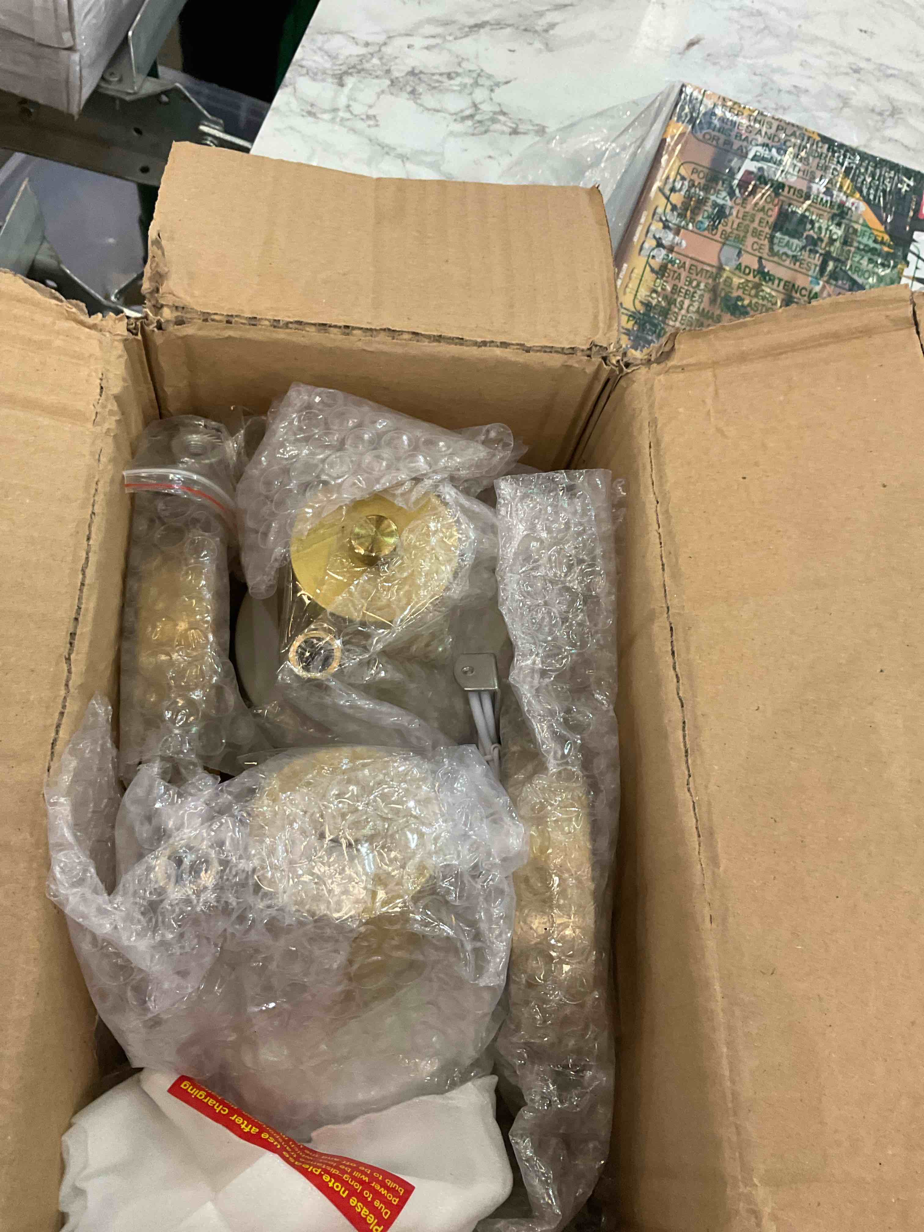 https://s3.amazonaws.com/lotting-images-prod/BargainHunt/EXS01274182_1711559041225.jpeg