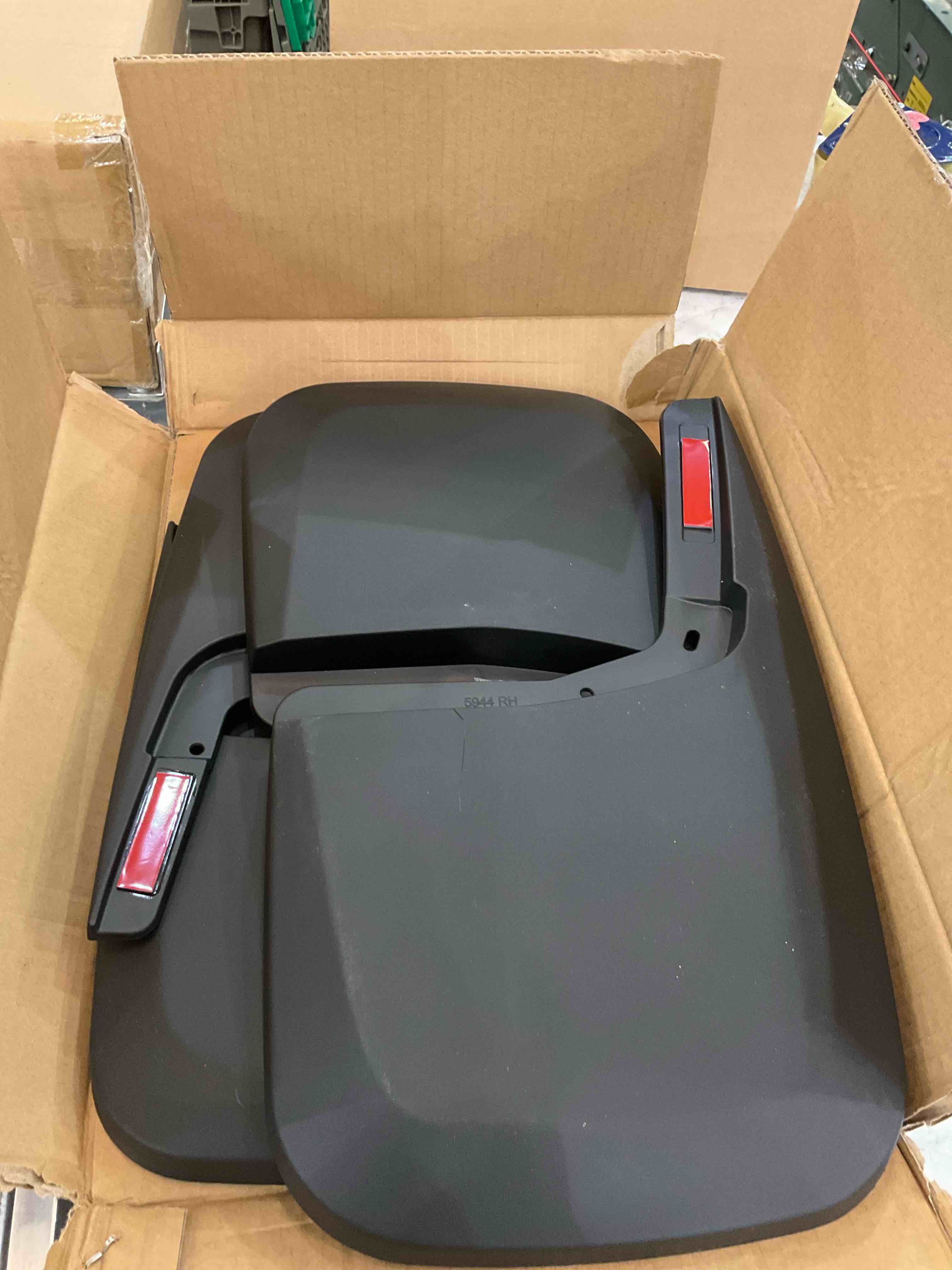 https://s3.amazonaws.com/lotting-images-prod/BargainHunt/EXS01274195_1711560469394.jpeg