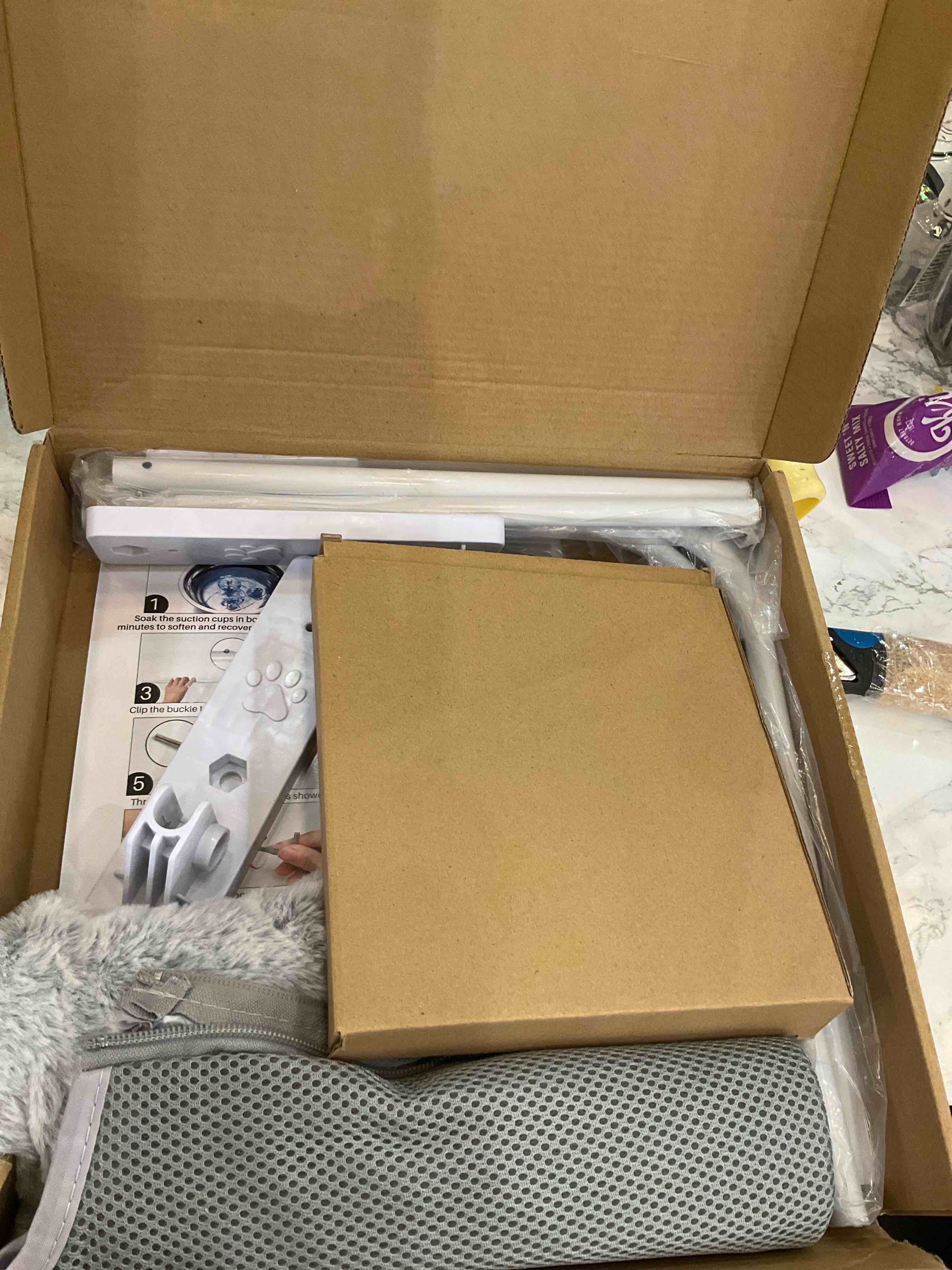 https://s3.amazonaws.com/lotting-images-prod/BargainHunt/EXS01274217_1711565315767.jpeg