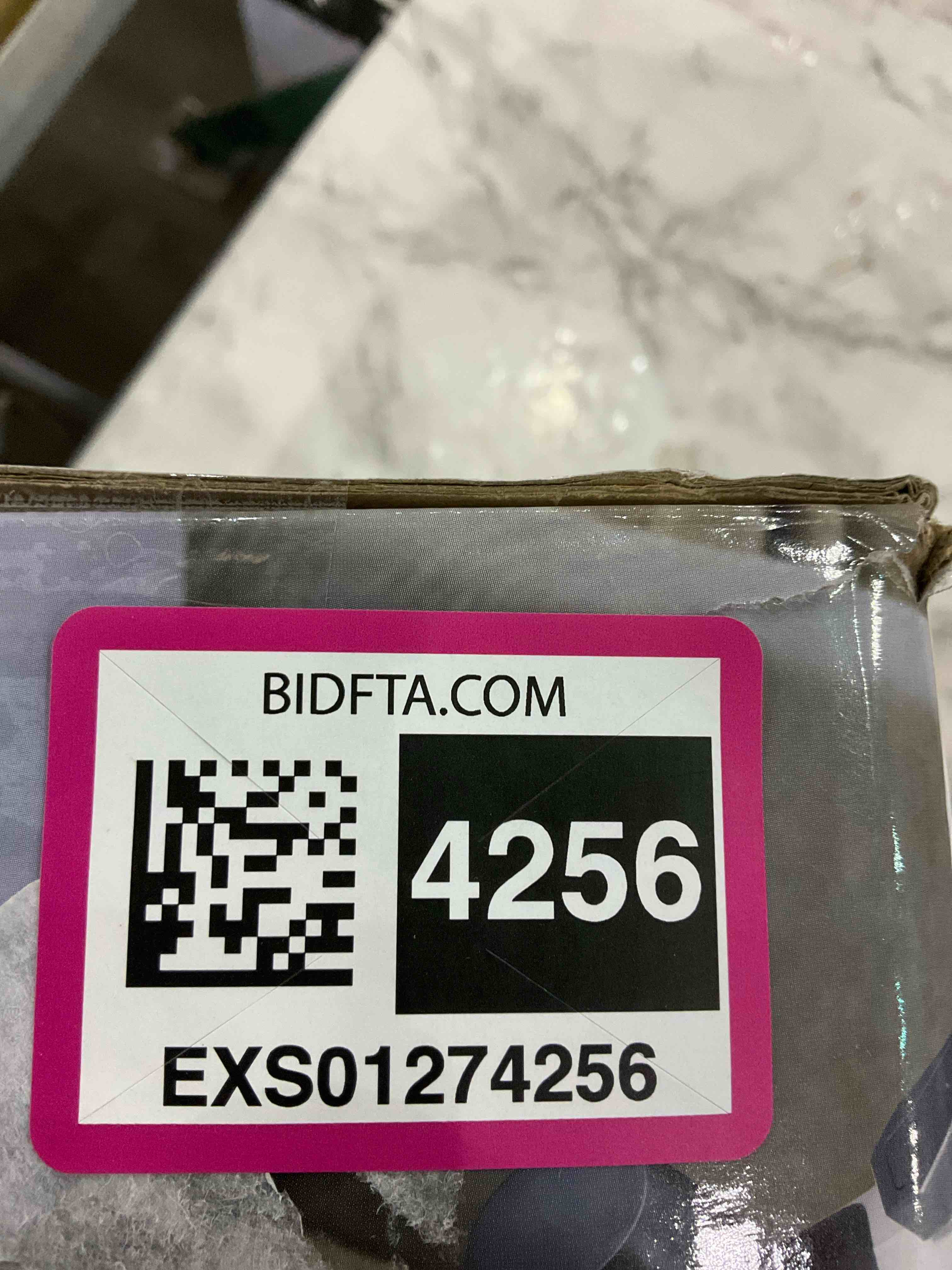 https://s3.amazonaws.com/lotting-images-prod/BargainHunt/EXS01274256_1711627739457.jpeg
