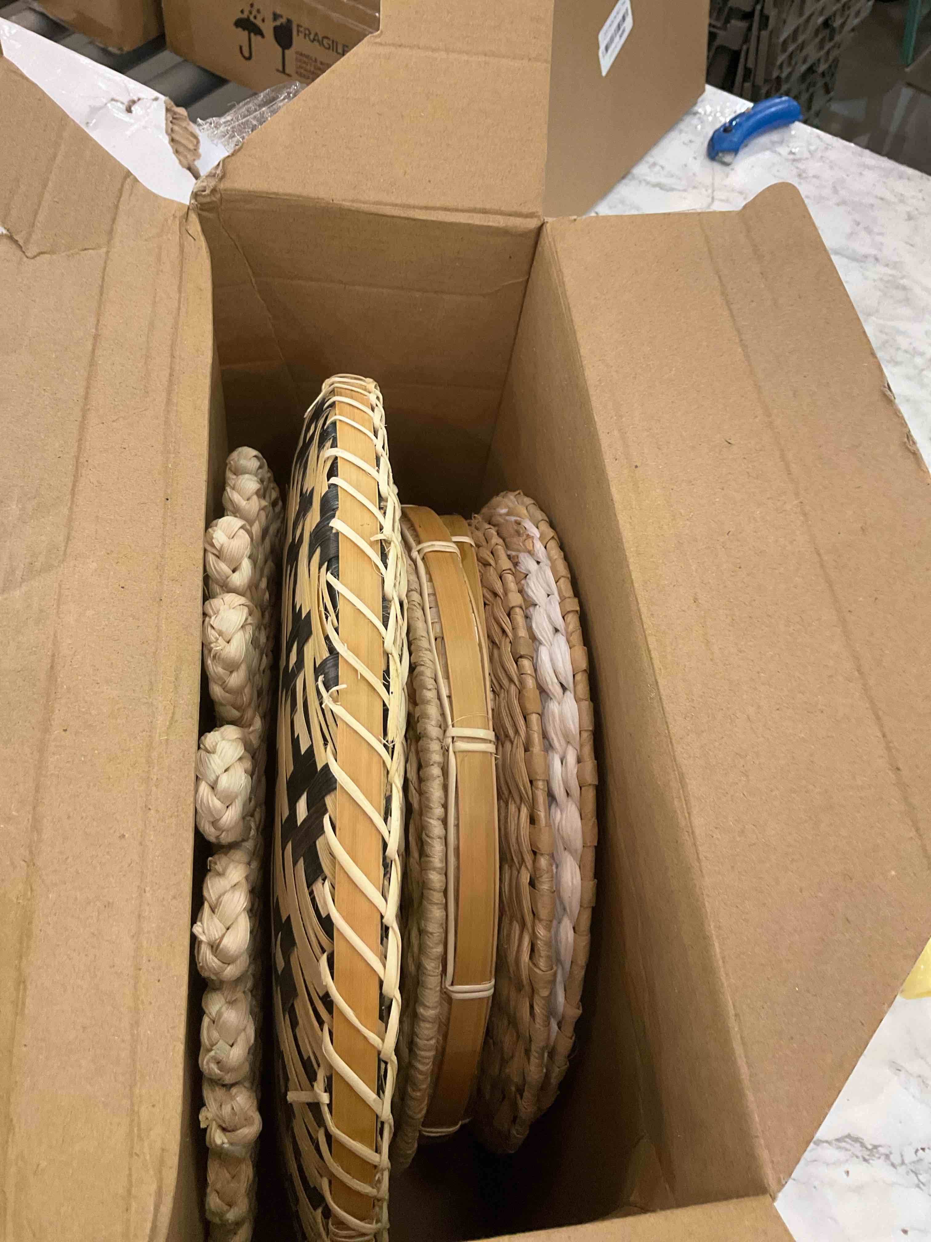 https://s3.amazonaws.com/lotting-images-prod/BargainHunt/EXS01274365_1711646862764.jpeg