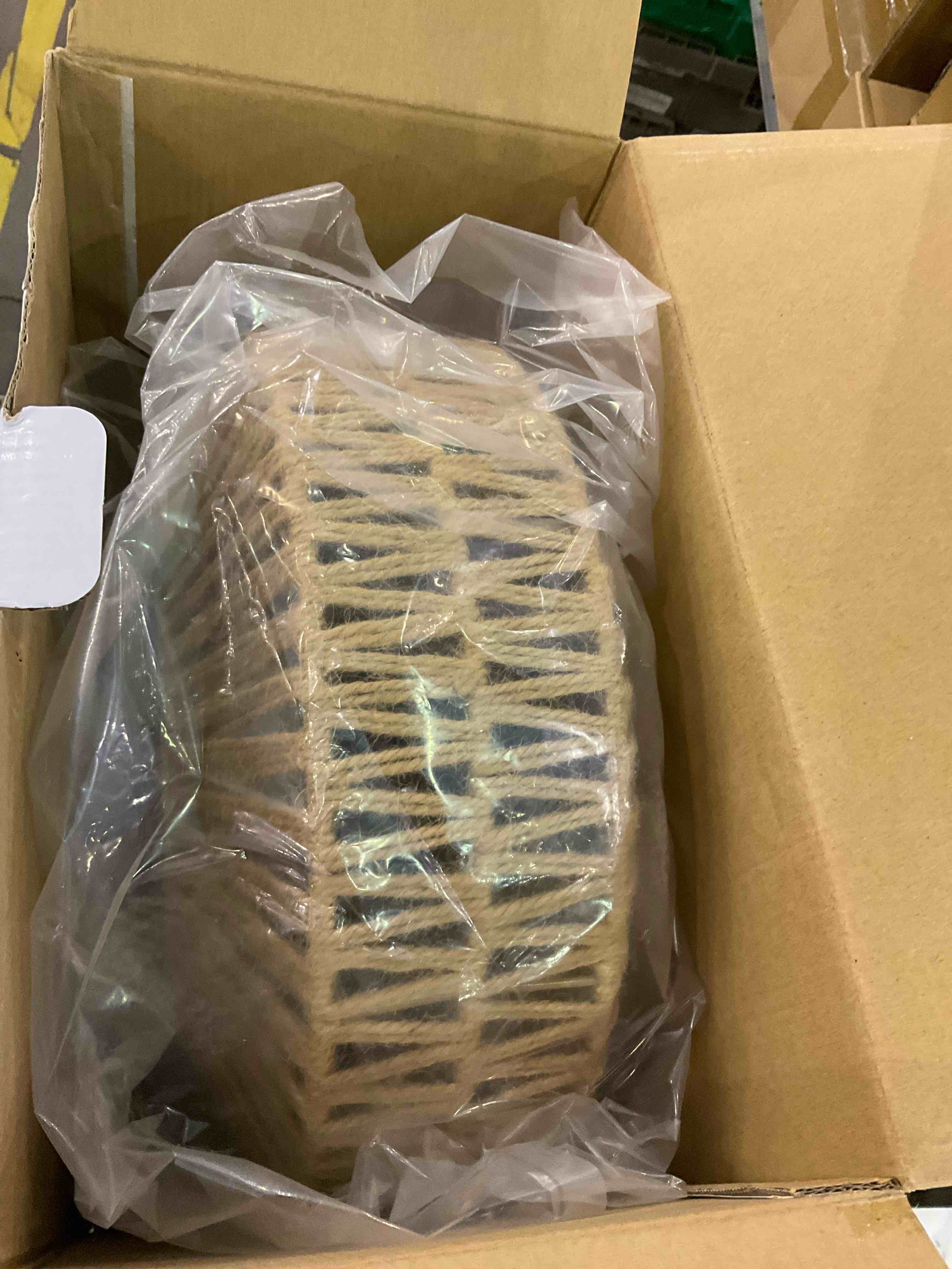 https://s3.amazonaws.com/lotting-images-prod/BargainHunt/EXS01274430_1711714318227.jpeg