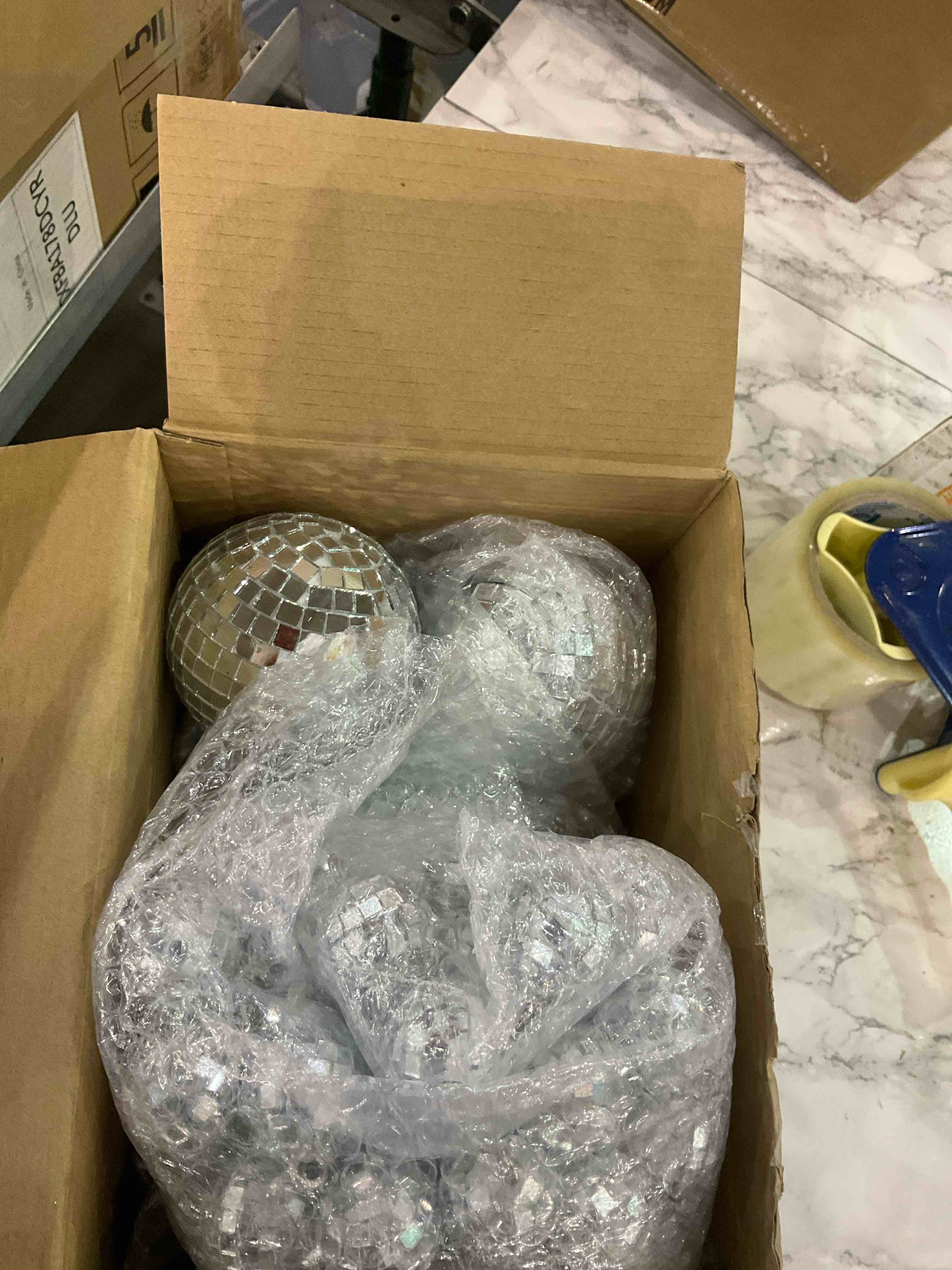 https://s3.amazonaws.com/lotting-images-prod/BargainHunt/EXS01274432_1711714683100.jpeg