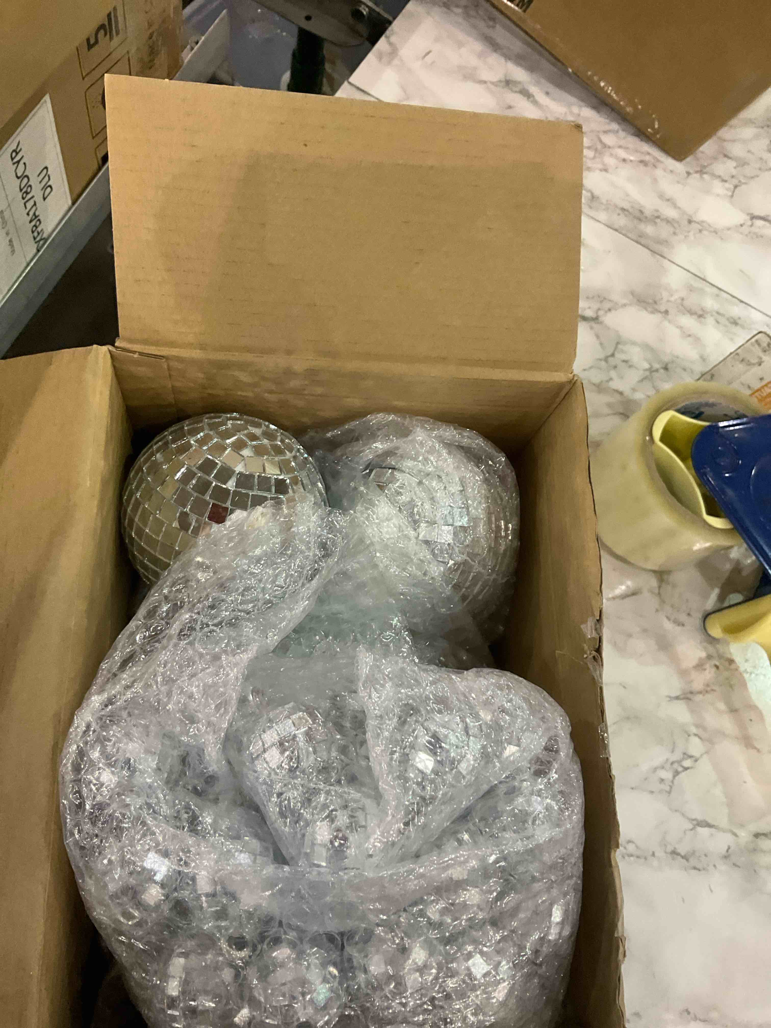https://s3.amazonaws.com/lotting-images-prod/BargainHunt/EXS01274432_1711714684199.jpeg