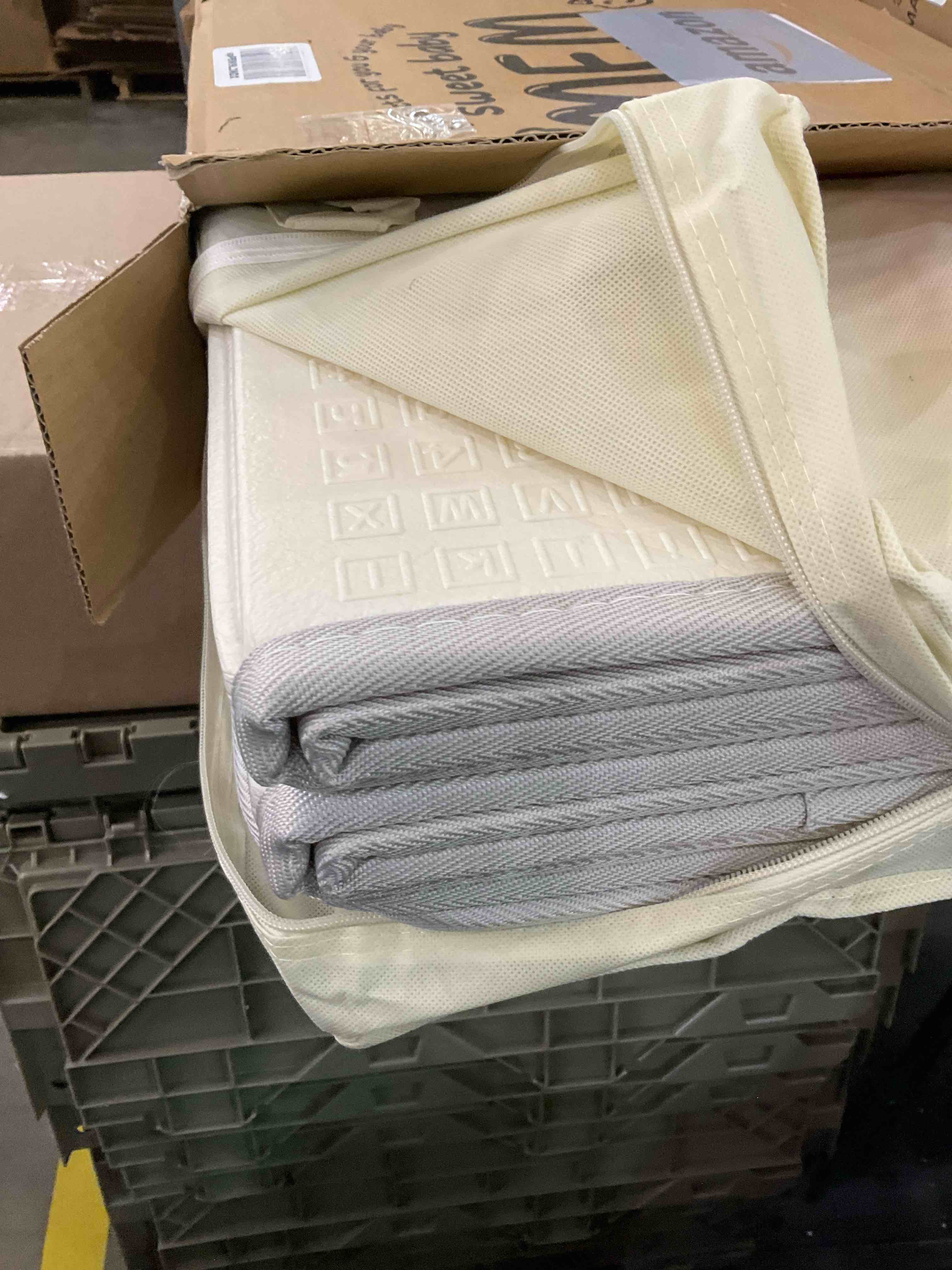 https://s3.amazonaws.com/lotting-images-prod/BargainHunt/EXS01274491_1711726761150.jpeg