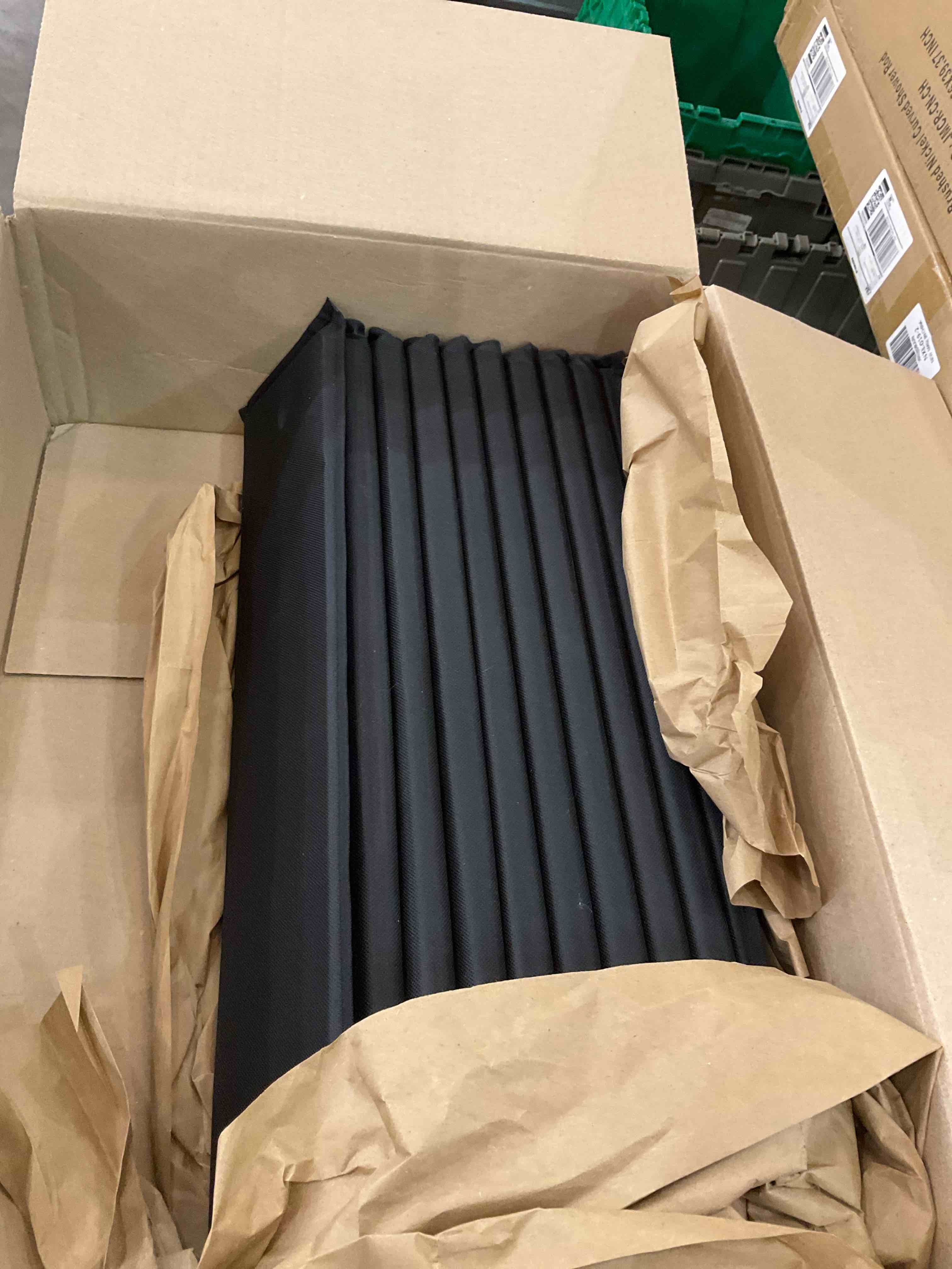 https://s3.amazonaws.com/lotting-images-prod/BargainHunt/EXS01274493_1711726988137.jpeg