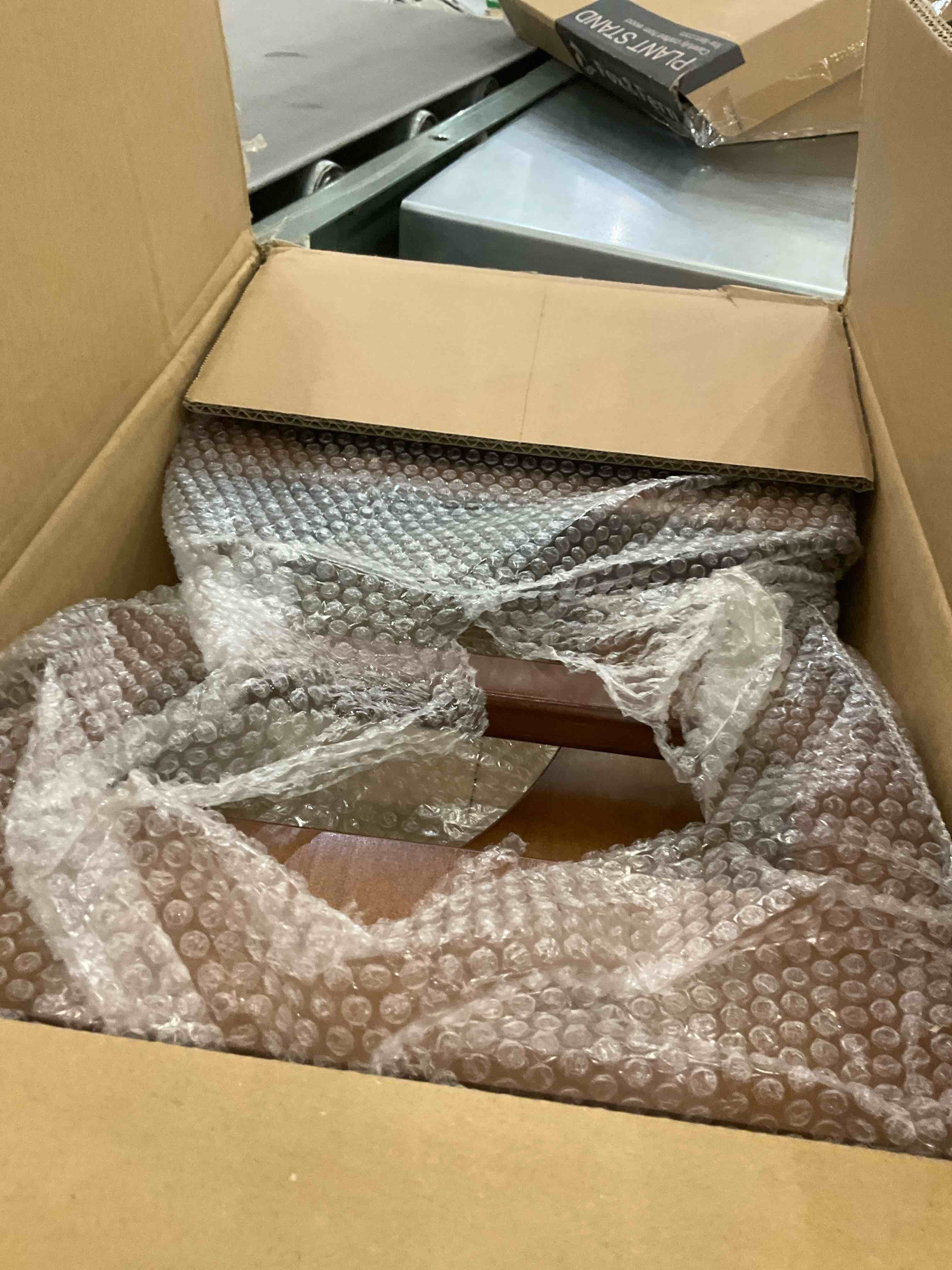 https://s3.amazonaws.com/lotting-images-prod/BargainHunt/EXS01274629_1711566199555.jpeg