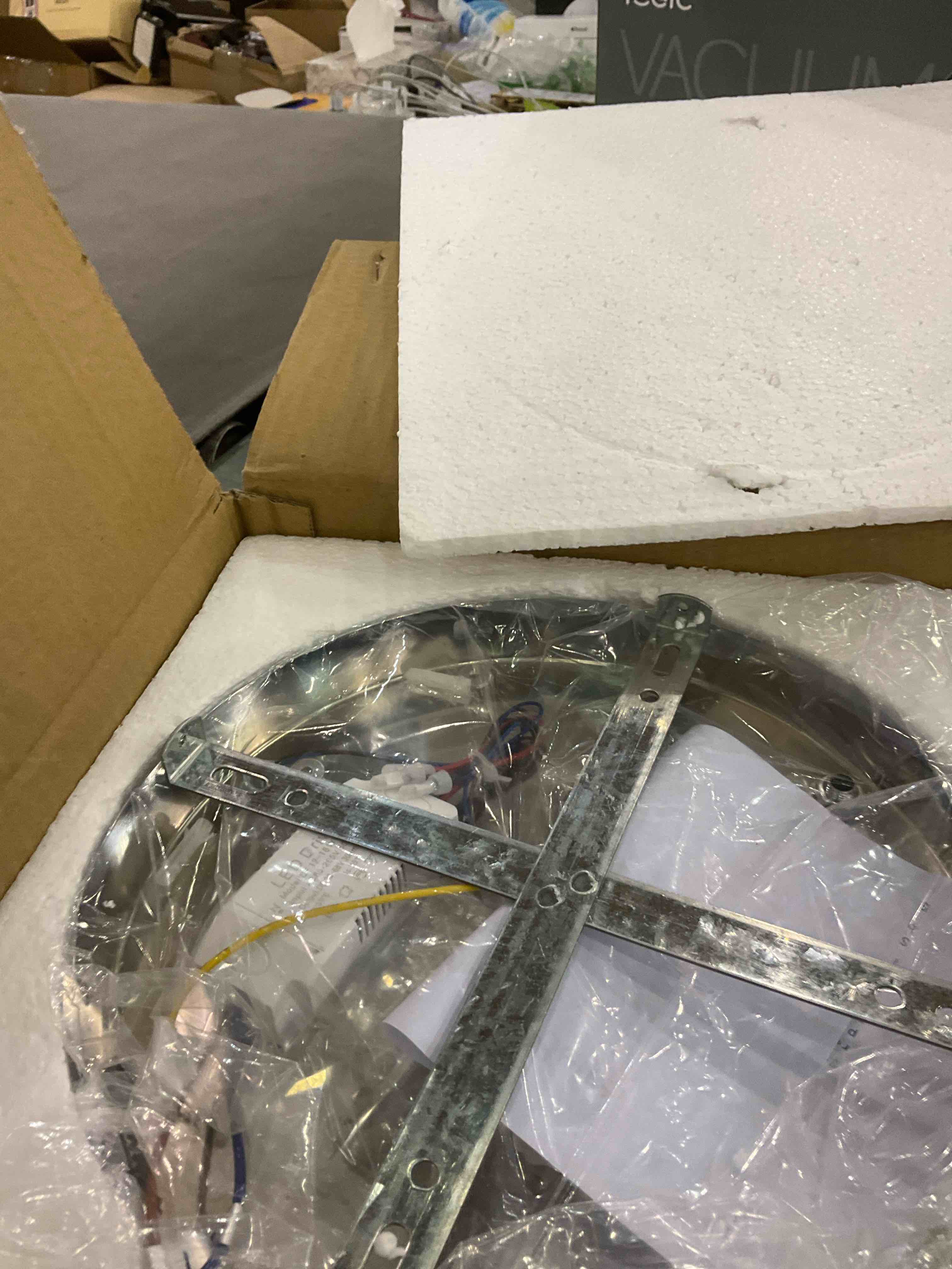 https://s3.amazonaws.com/lotting-images-prod/BargainHunt/EXS01274642_1711625749847.jpeg