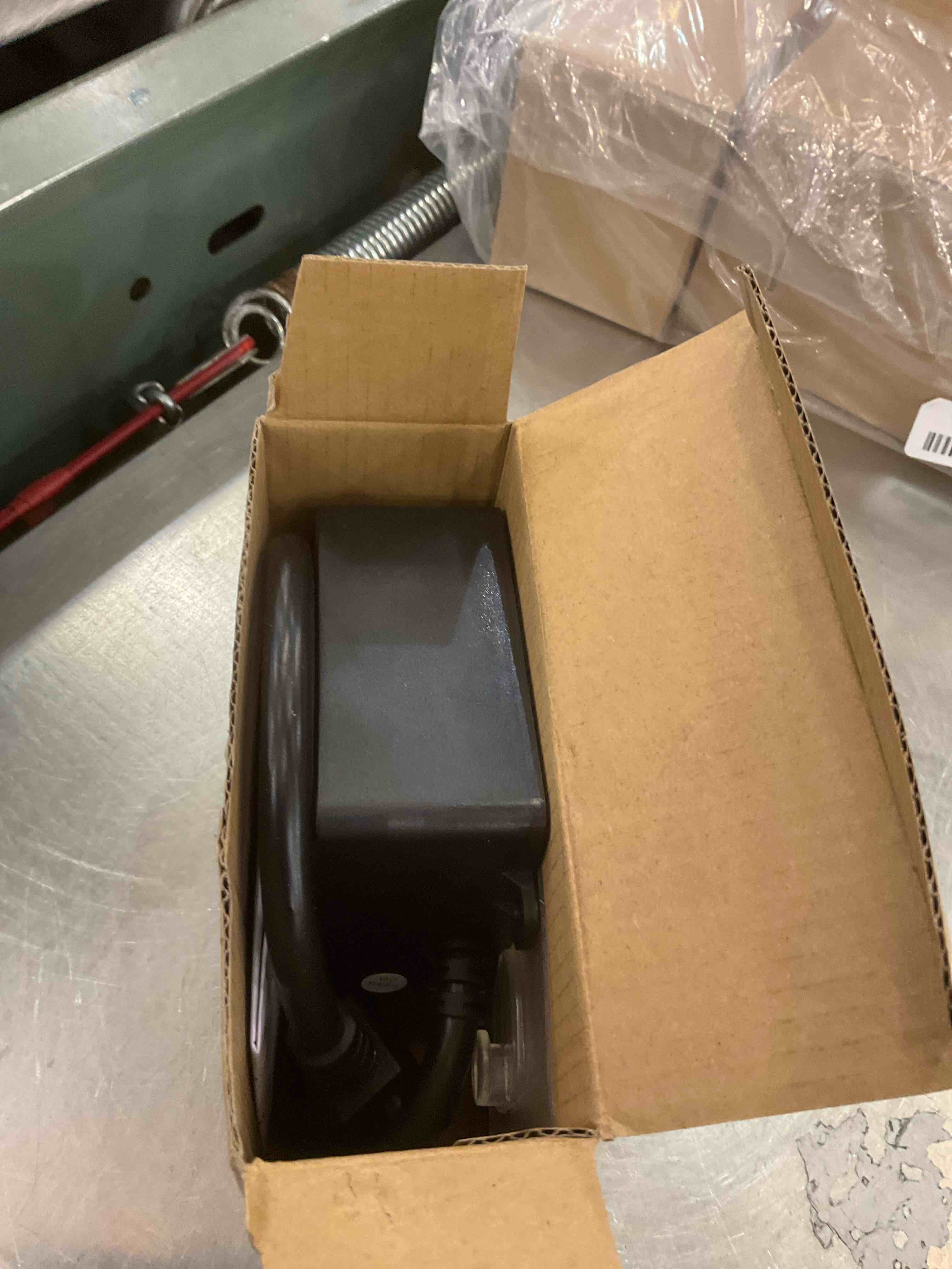 https://s3.amazonaws.com/lotting-images-prod/BargainHunt/EXS01274762_1711640329660.jpeg