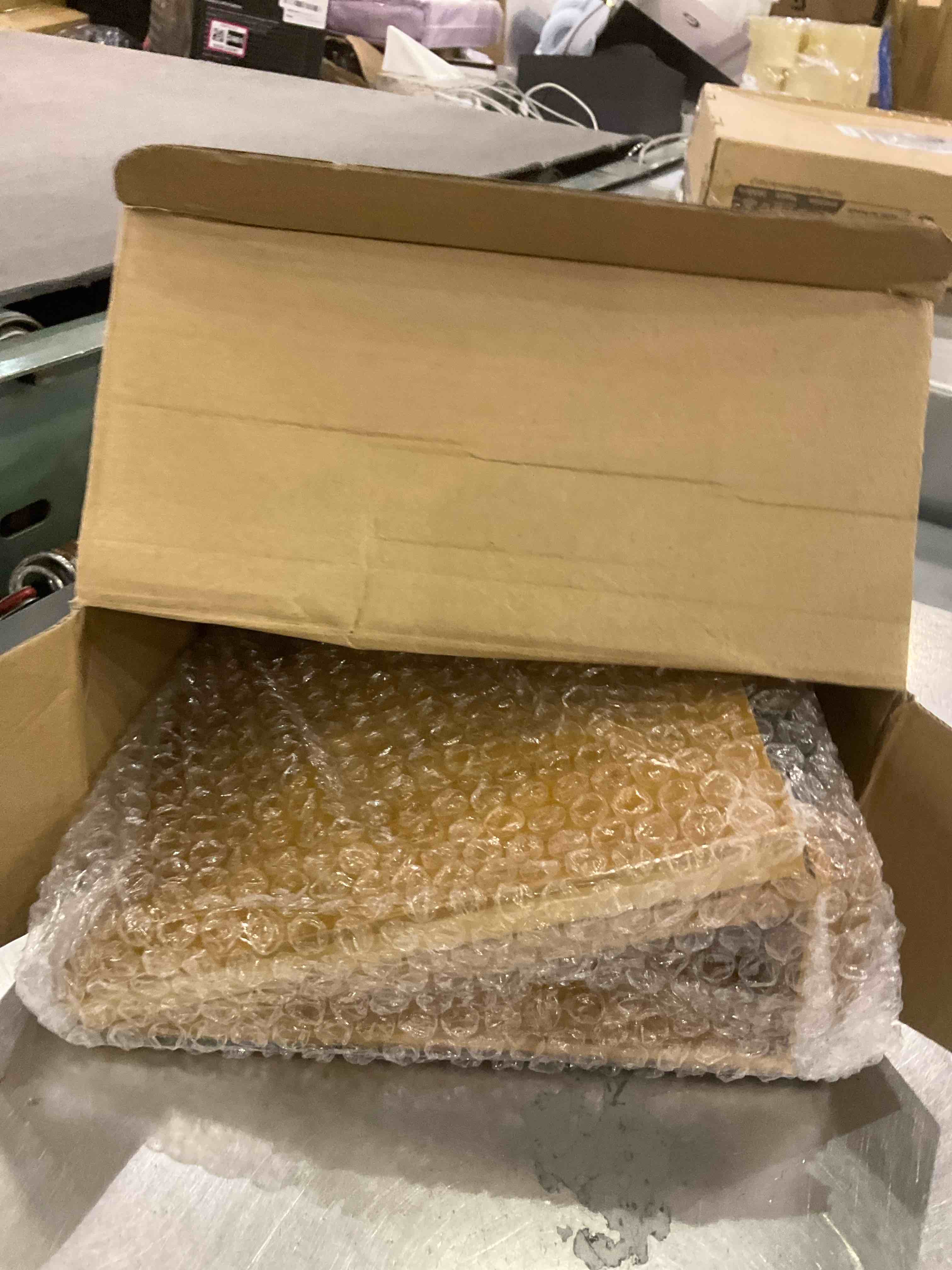 https://s3.amazonaws.com/lotting-images-prod/BargainHunt/EXS01274866_1711716129363.jpeg