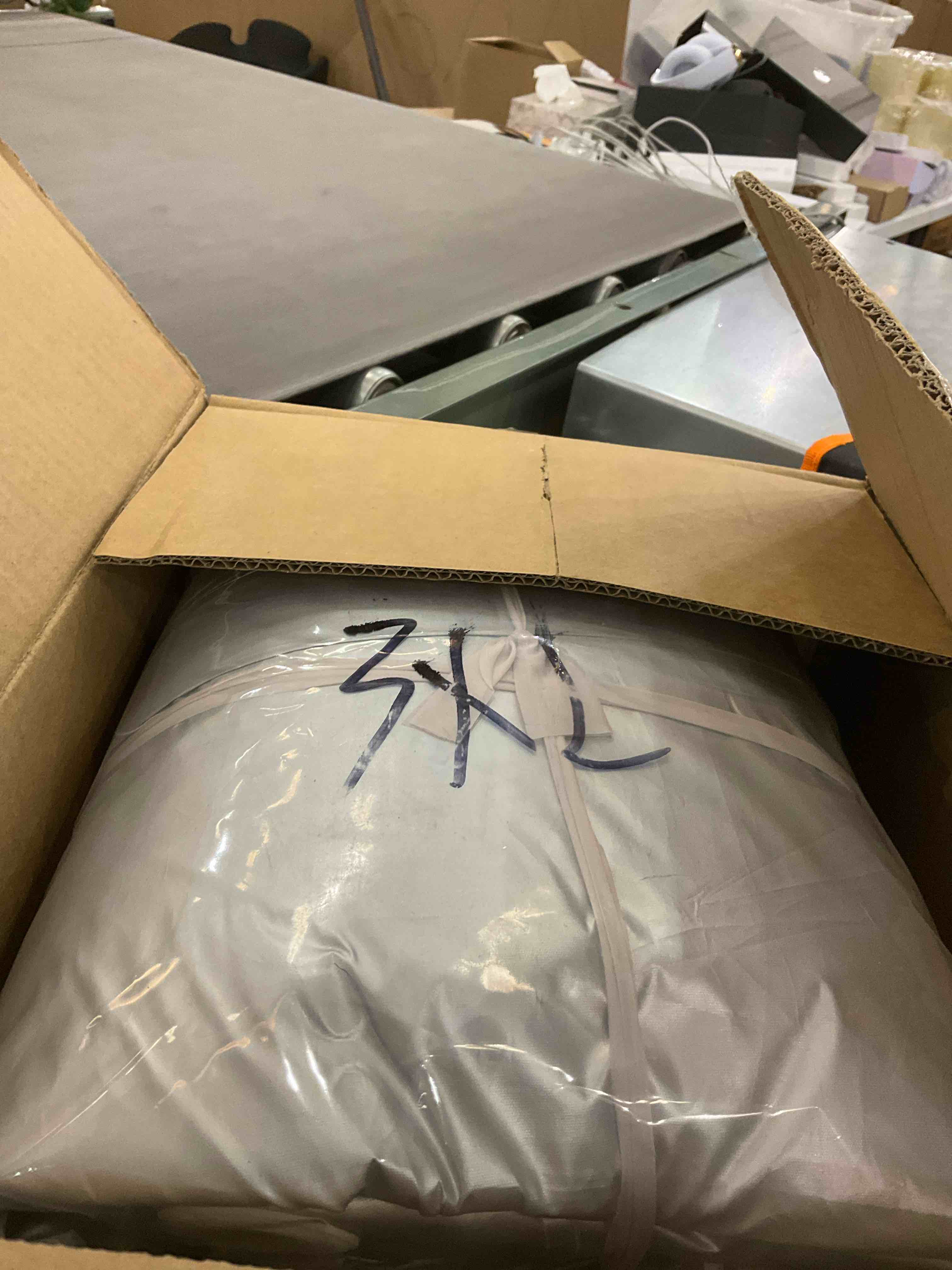 https://s3.amazonaws.com/lotting-images-prod/BargainHunt/EXS01274917_1711724178637.jpeg