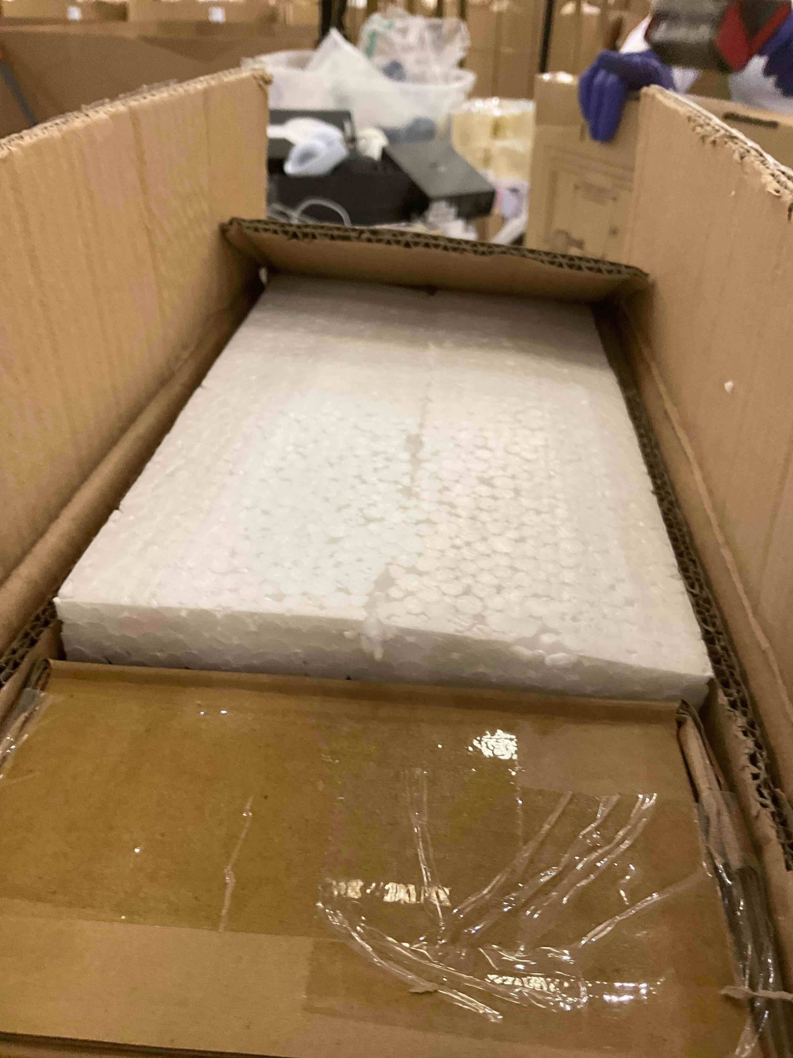 https://s3.amazonaws.com/lotting-images-prod/BargainHunt/EXS01274952_1711732279167.jpeg