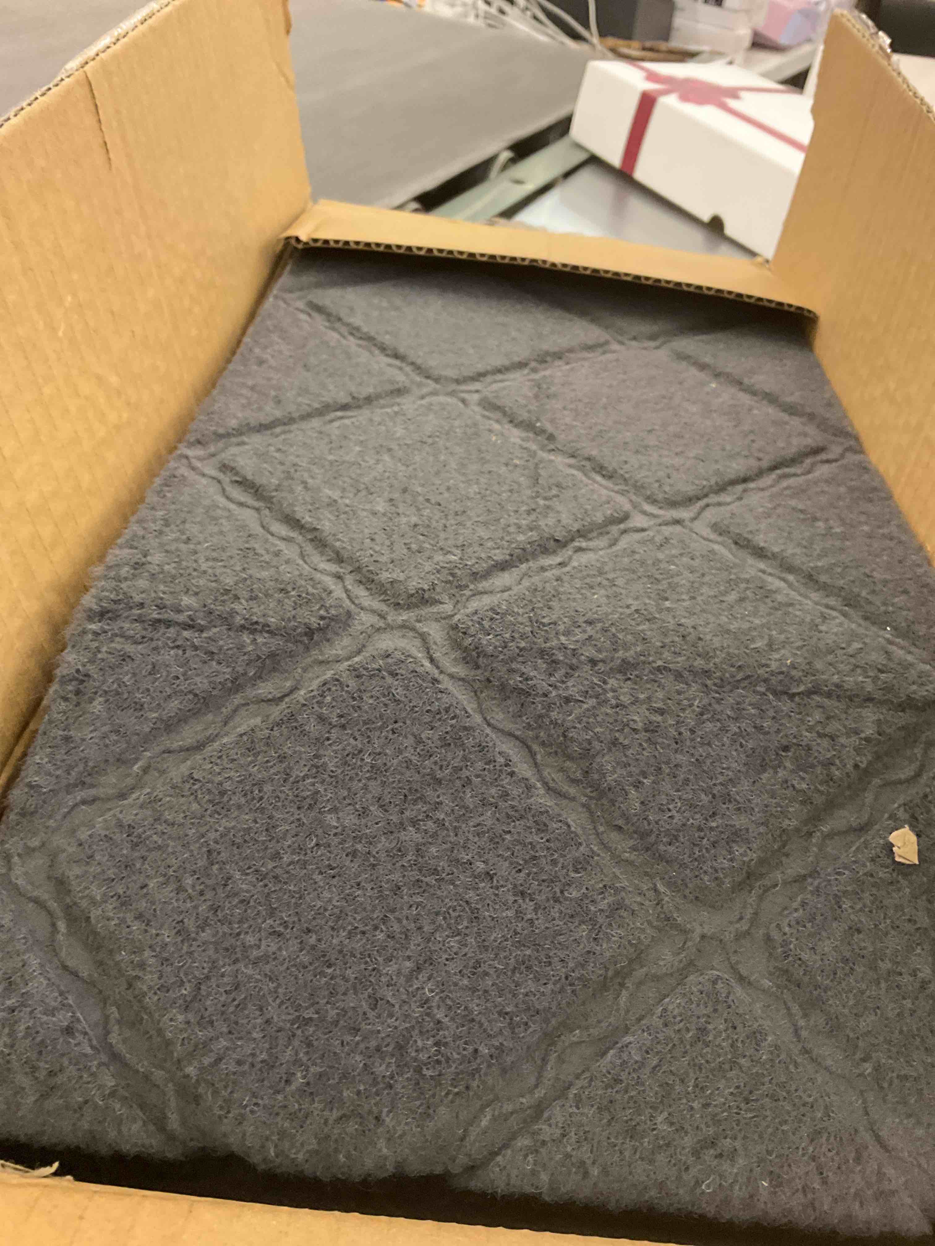 https://s3.amazonaws.com/lotting-images-prod/BargainHunt/EXS01274972_1711736966949.jpeg
