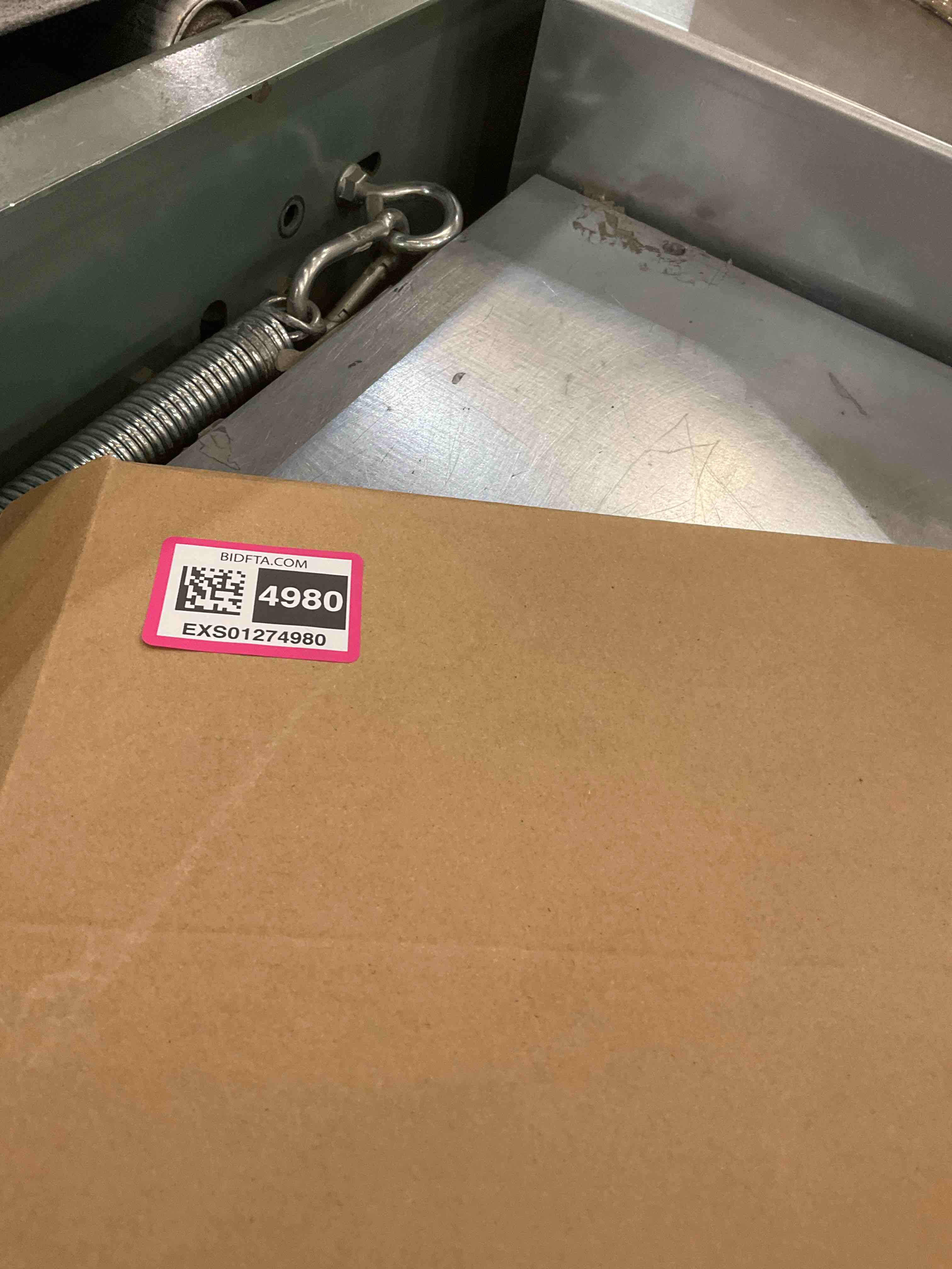 https://s3.amazonaws.com/lotting-images-prod/BargainHunt/EXS01274980_1711736801688.jpeg