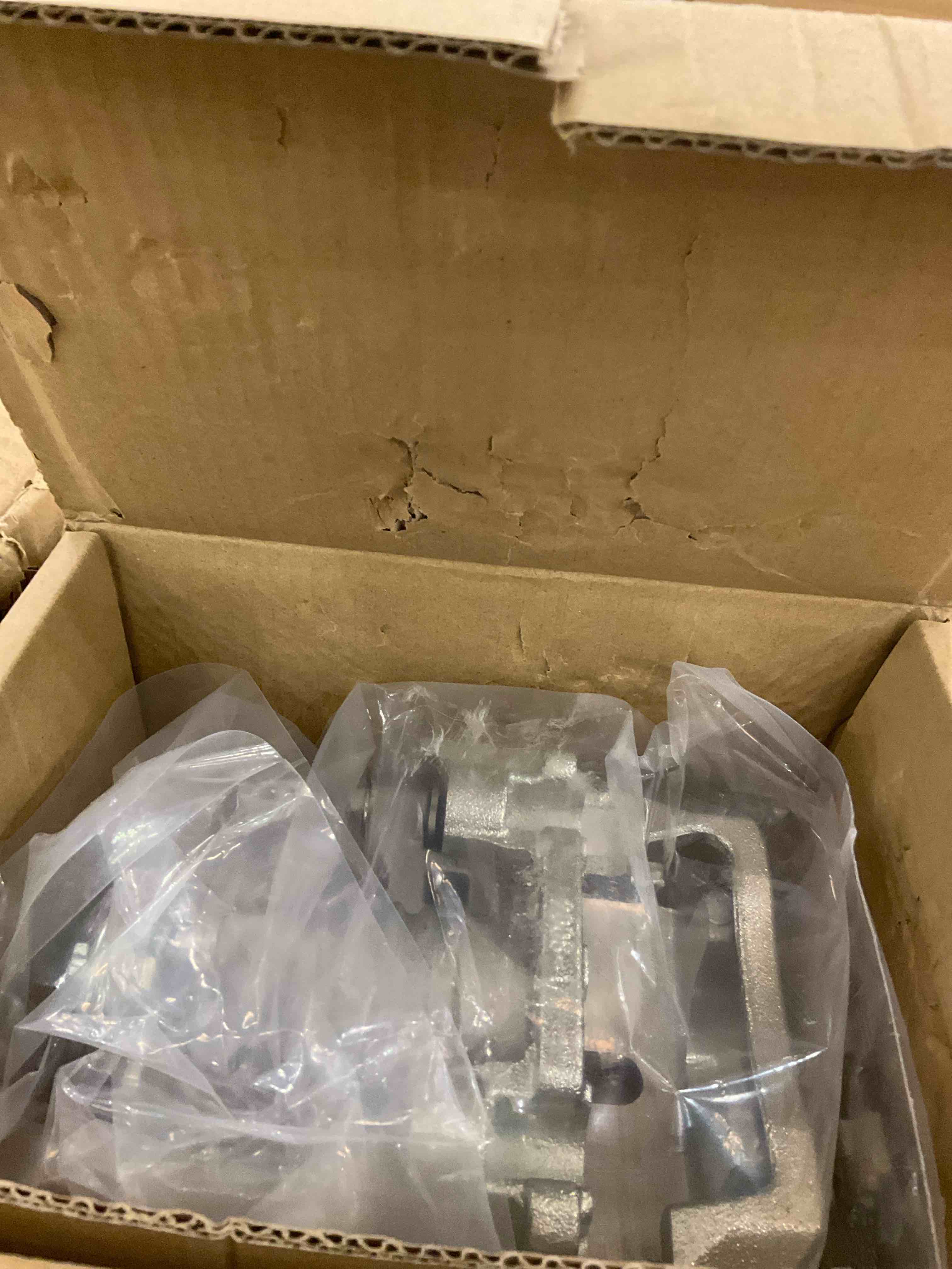 https://s3.amazonaws.com/lotting-images-prod/BargainHunt/EXS01274989_1711738384365.jpeg