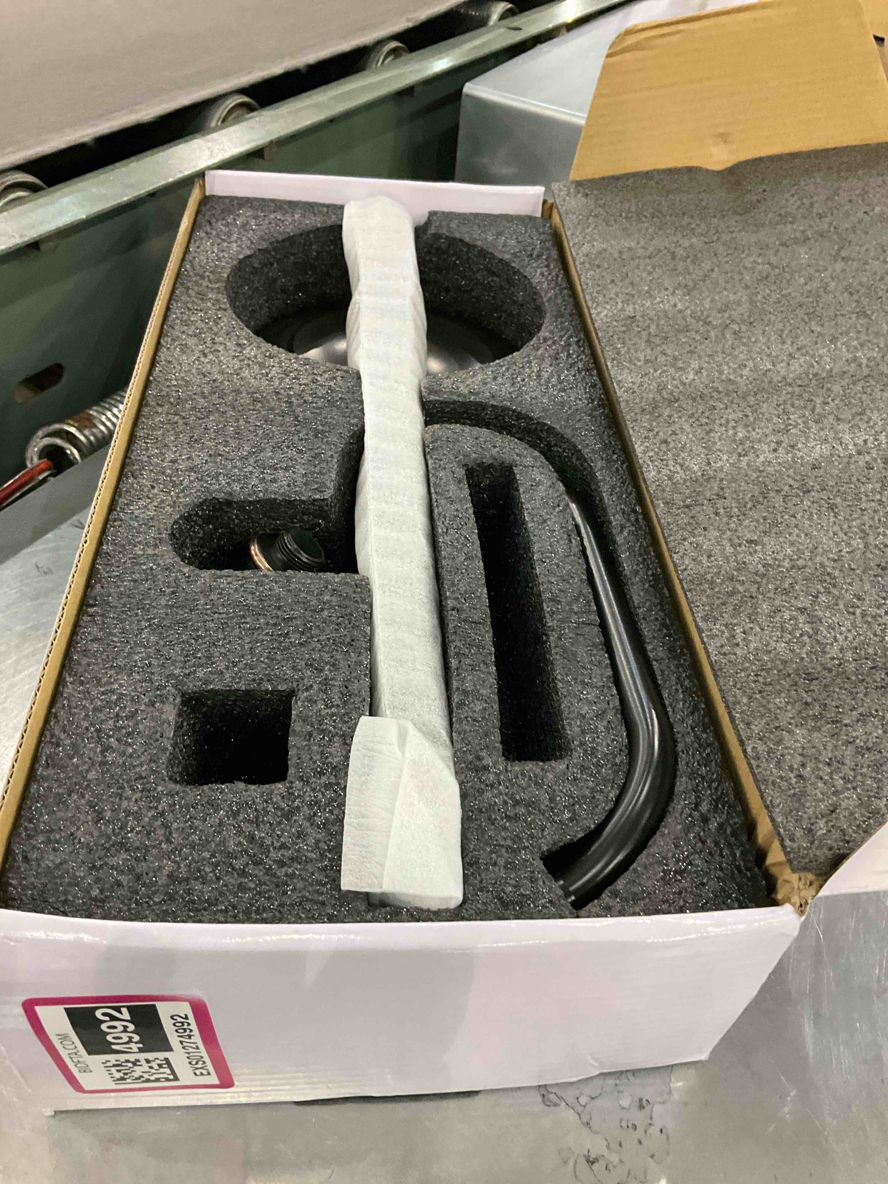 https://s3.amazonaws.com/lotting-images-prod/BargainHunt/EXS01274992_1711970773608.jpeg