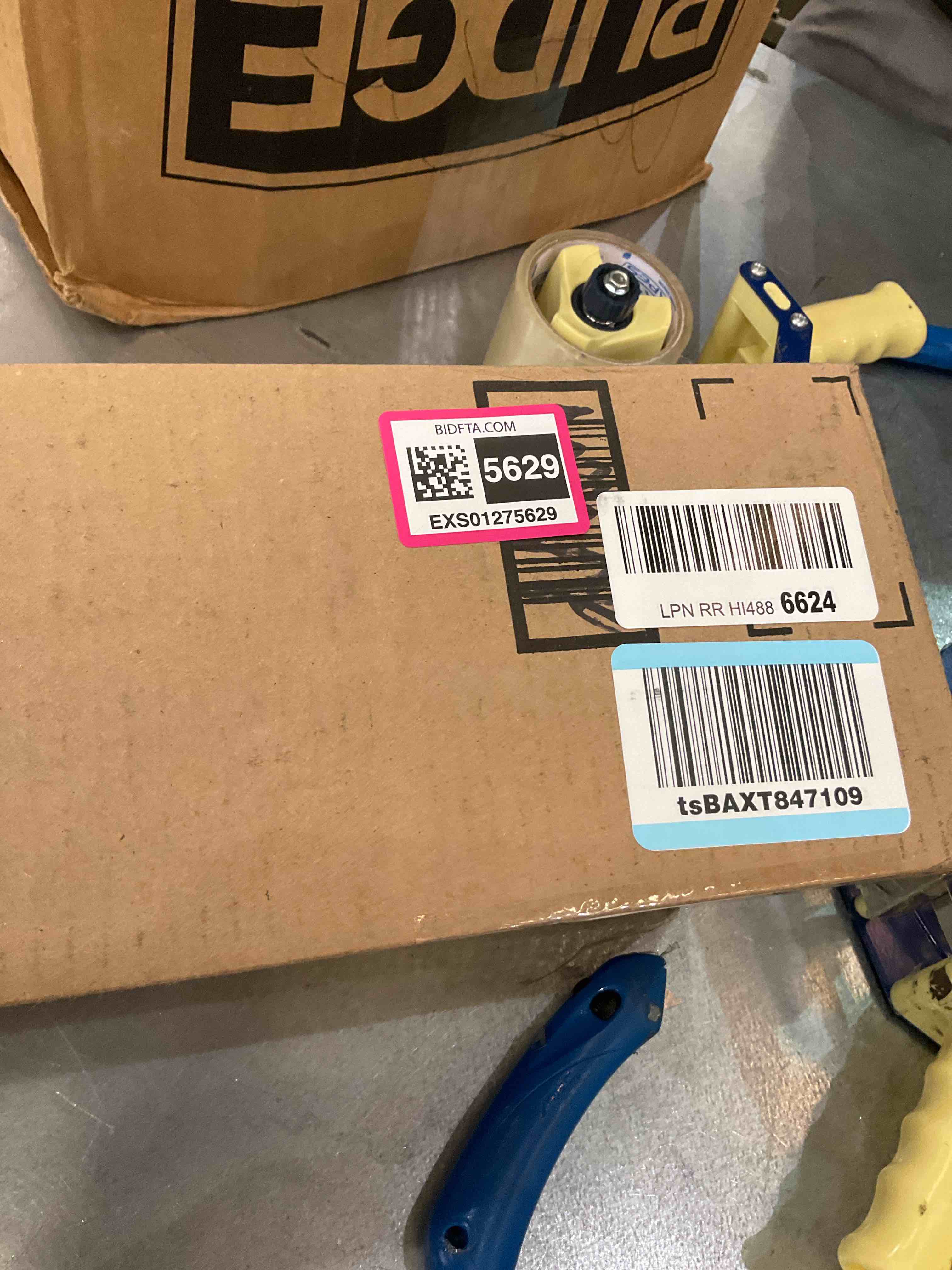 https://s3.amazonaws.com/lotting-images-prod/BargainHunt/EXS01275629_1711730683275.jpeg