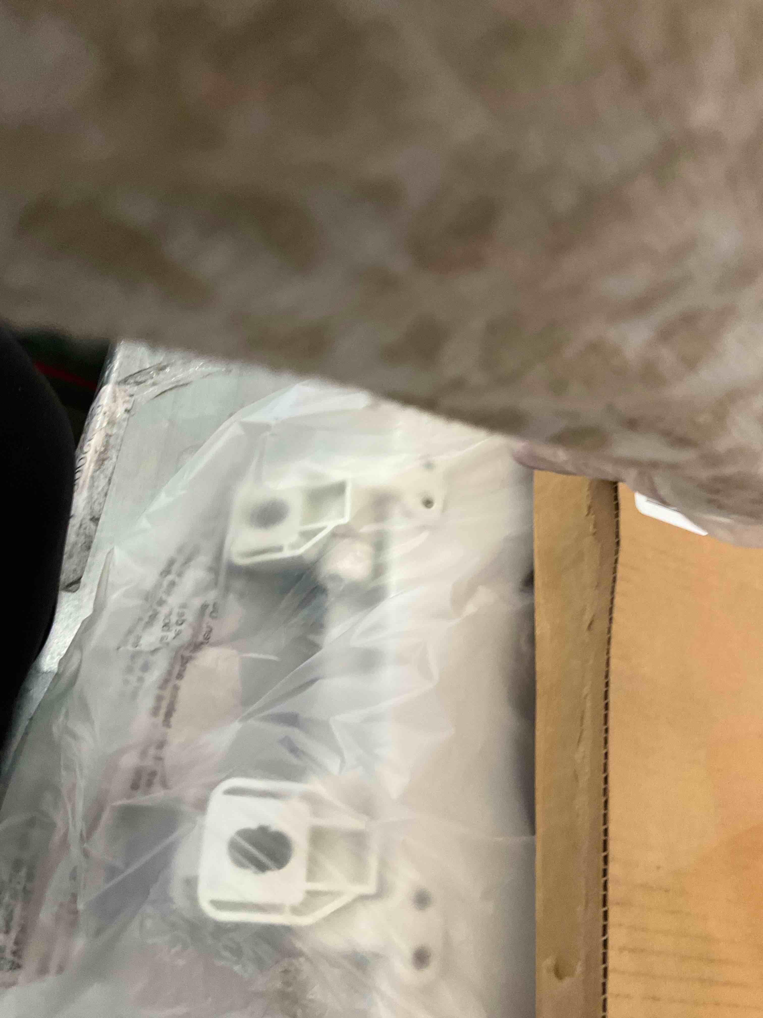 https://s3.amazonaws.com/lotting-images-prod/BargainHunt/EXS01275638_1711731832546.jpeg