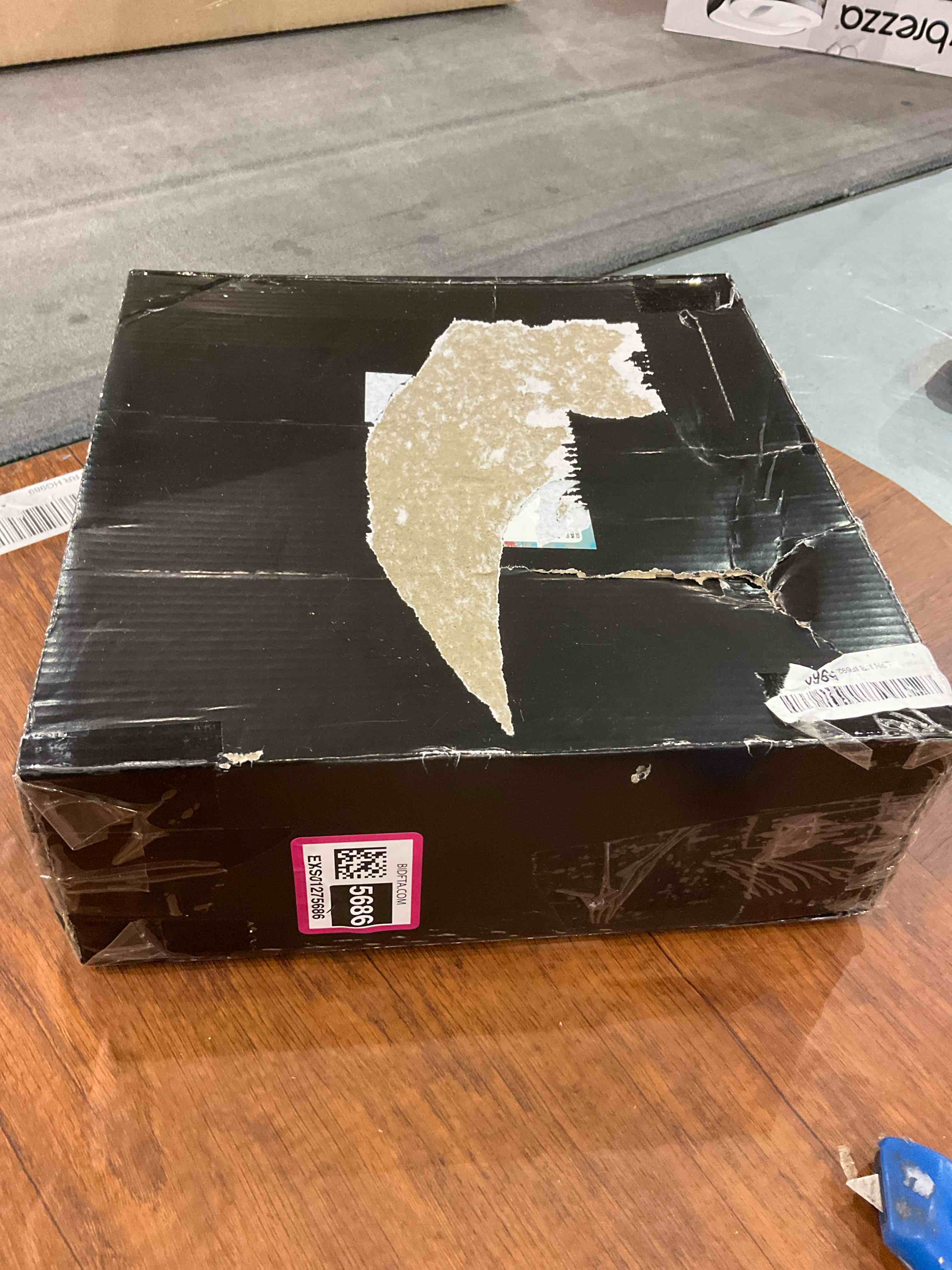 https://s3.amazonaws.com/lotting-images-prod/BargainHunt/EXS01275686_1711972771202.jpeg