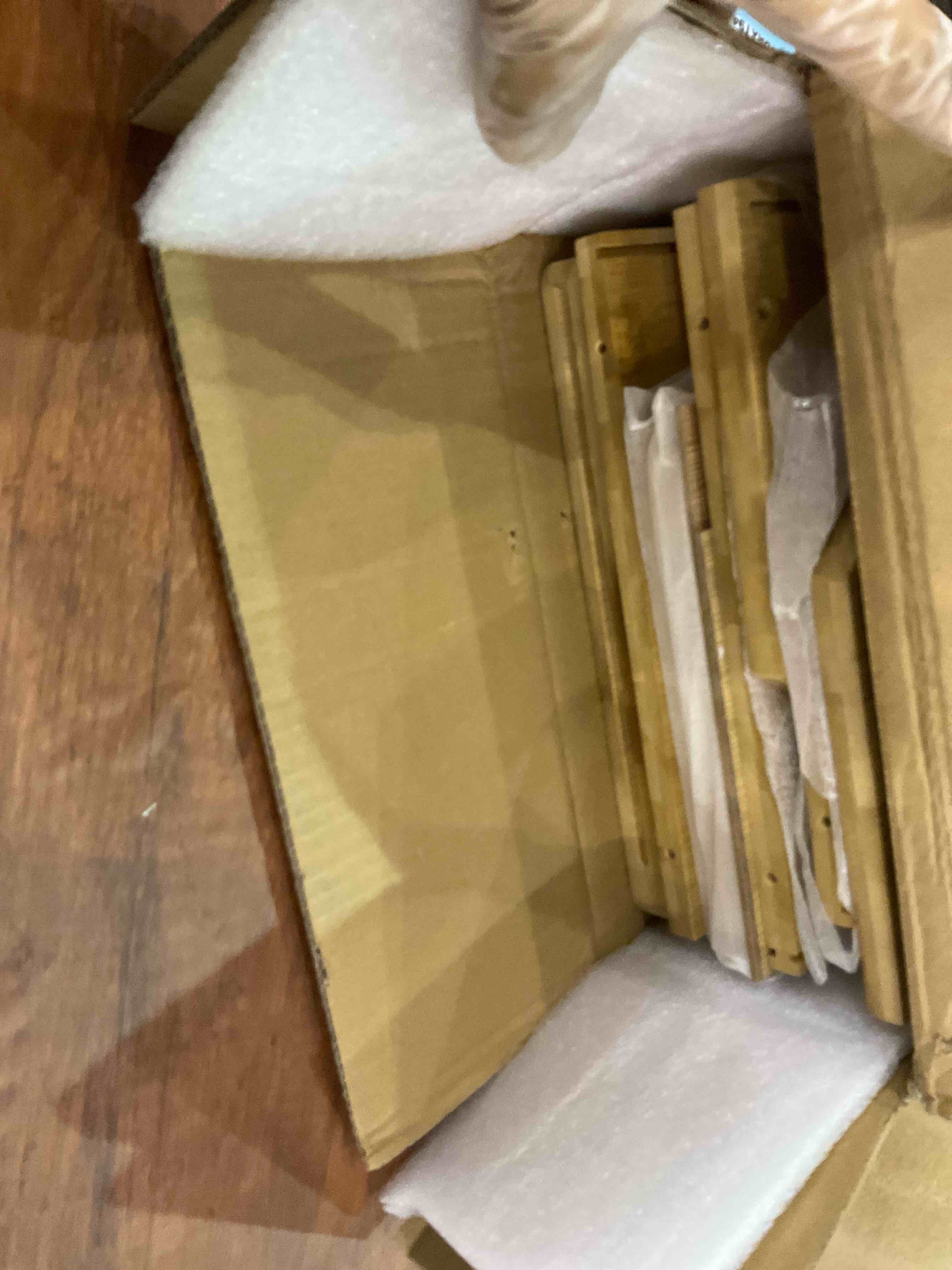 https://s3.amazonaws.com/lotting-images-prod/BargainHunt/EXS01275690_1711973225243.jpeg