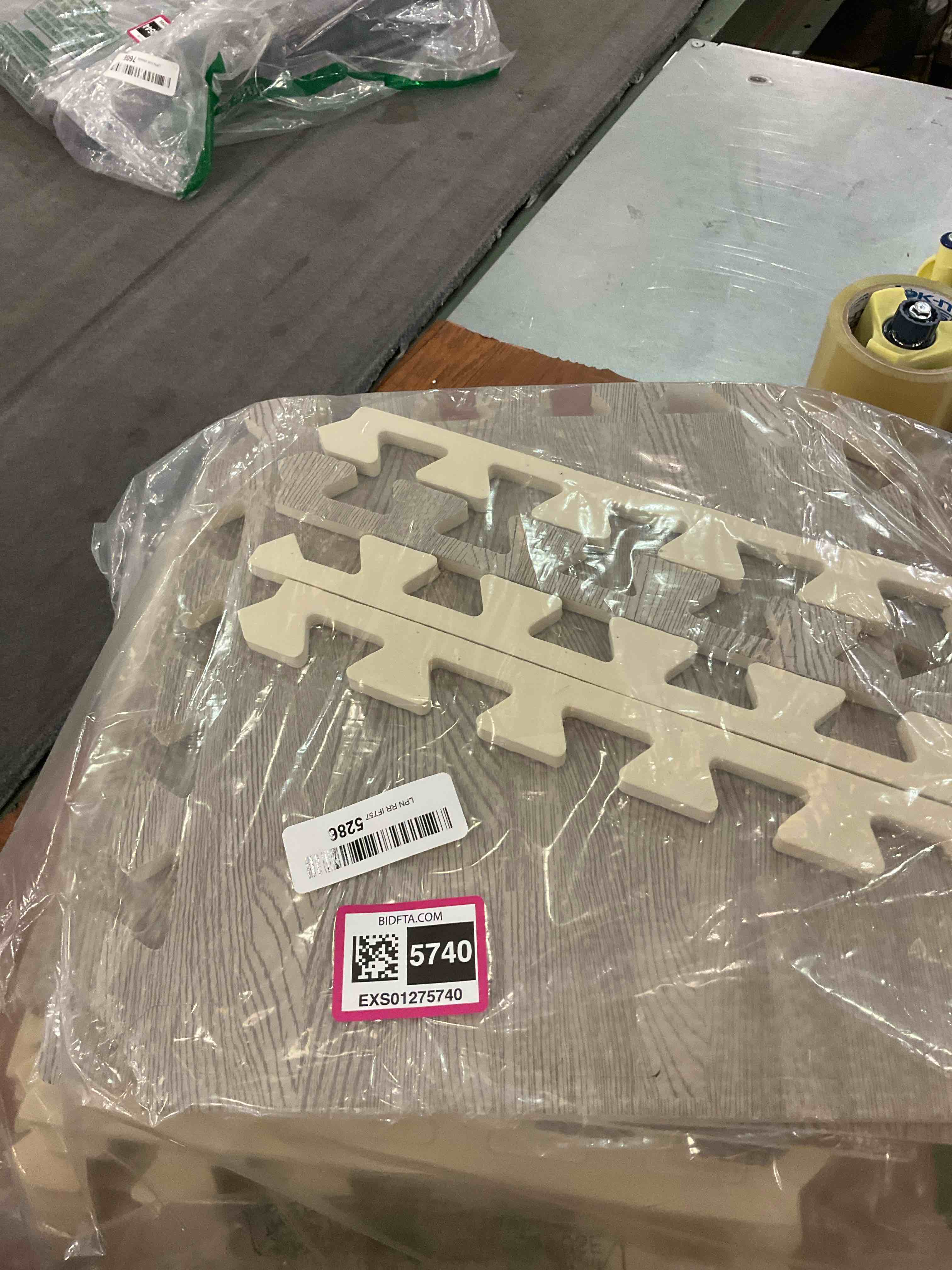 https://s3.amazonaws.com/lotting-images-prod/BargainHunt/EXS01275740_1712066440211.jpeg