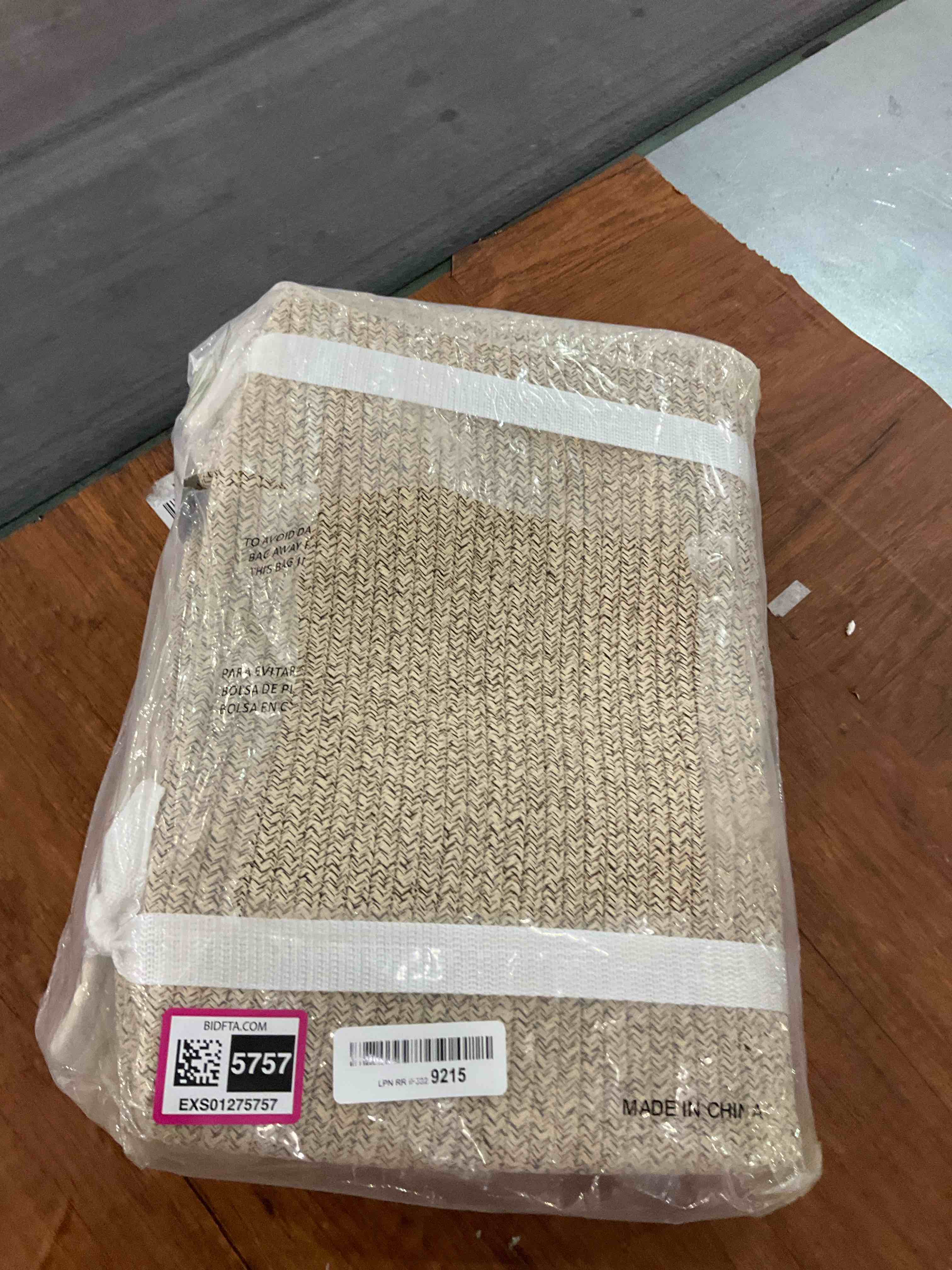 https://s3.amazonaws.com/lotting-images-prod/BargainHunt/EXS01275757_1712070760038.jpeg
