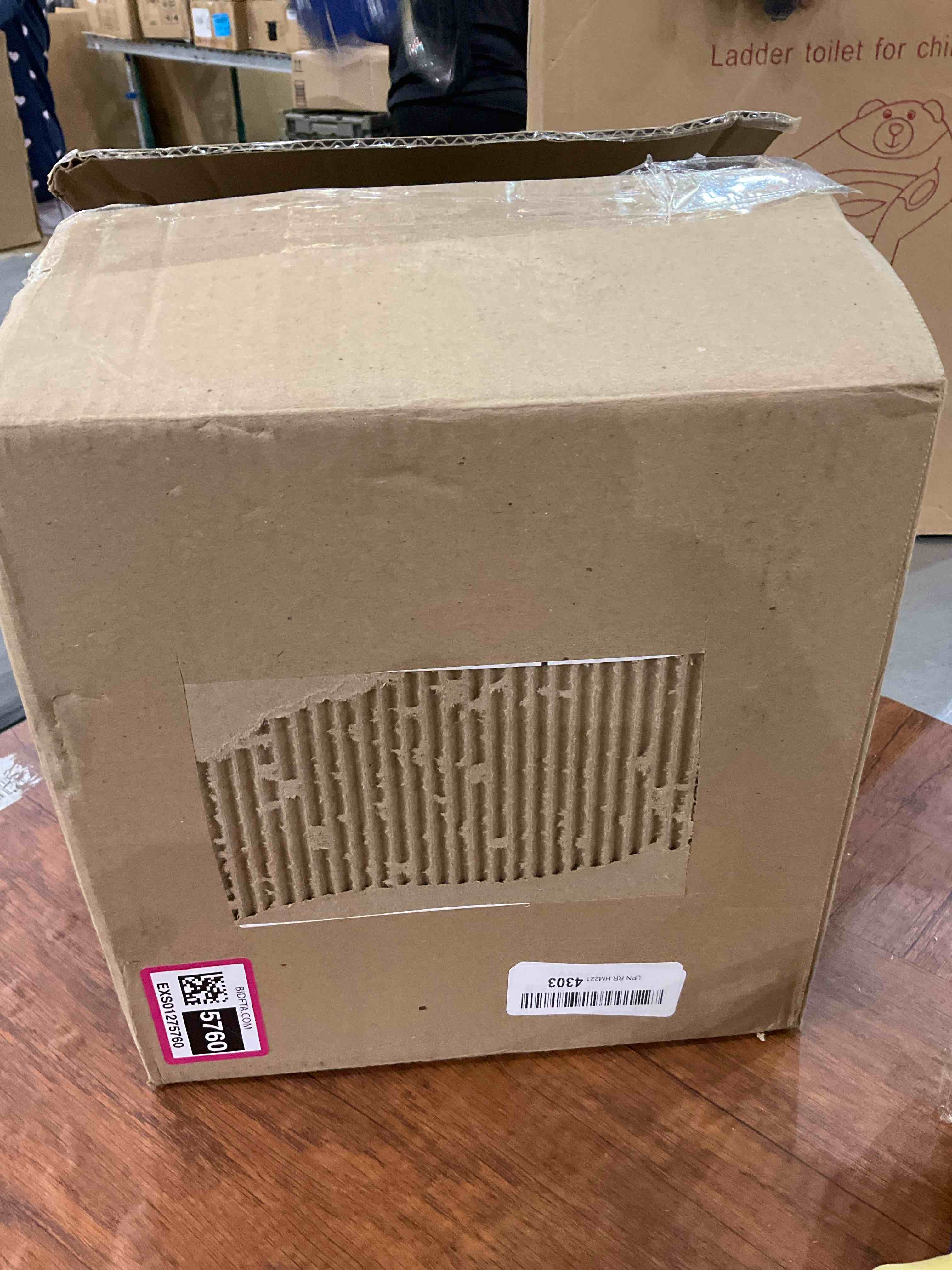 https://s3.amazonaws.com/lotting-images-prod/BargainHunt/EXS01275760_1712071195505.jpeg
