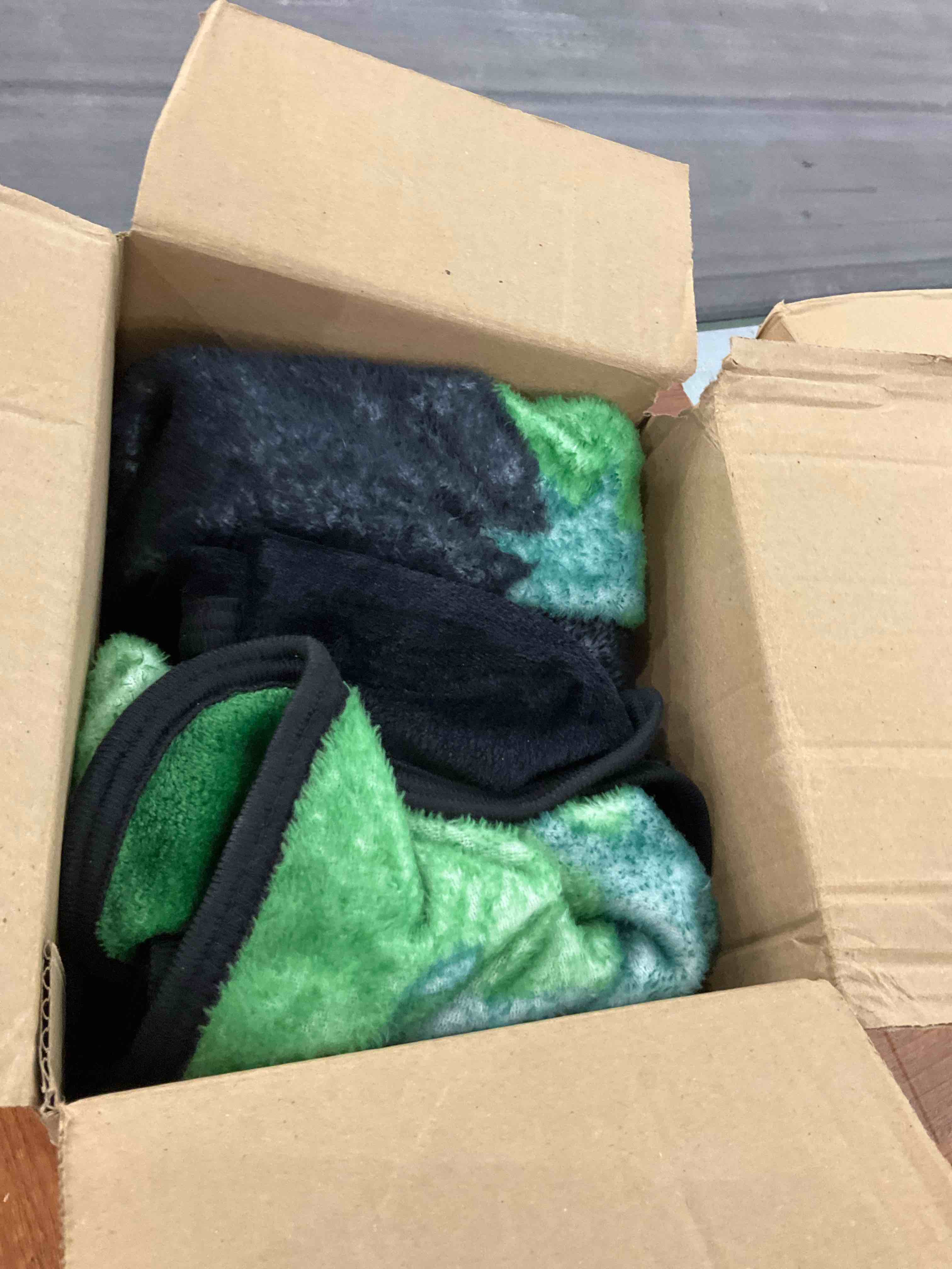 https://s3.amazonaws.com/lotting-images-prod/BargainHunt/EXS01275760_1712071204194.jpeg