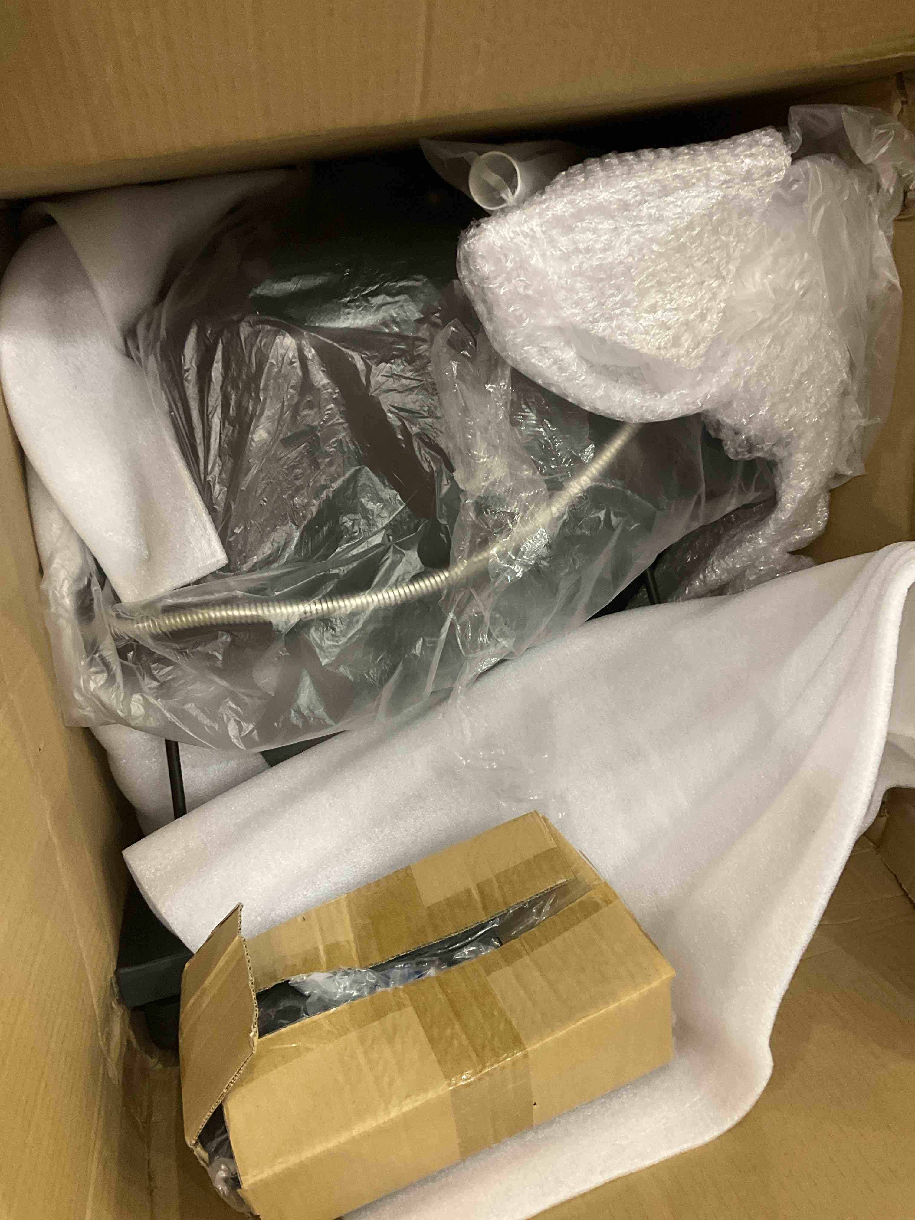 https://s3.amazonaws.com/lotting-images-prod/BargainHunt/EXS01276011_1715698301637.jpeg
