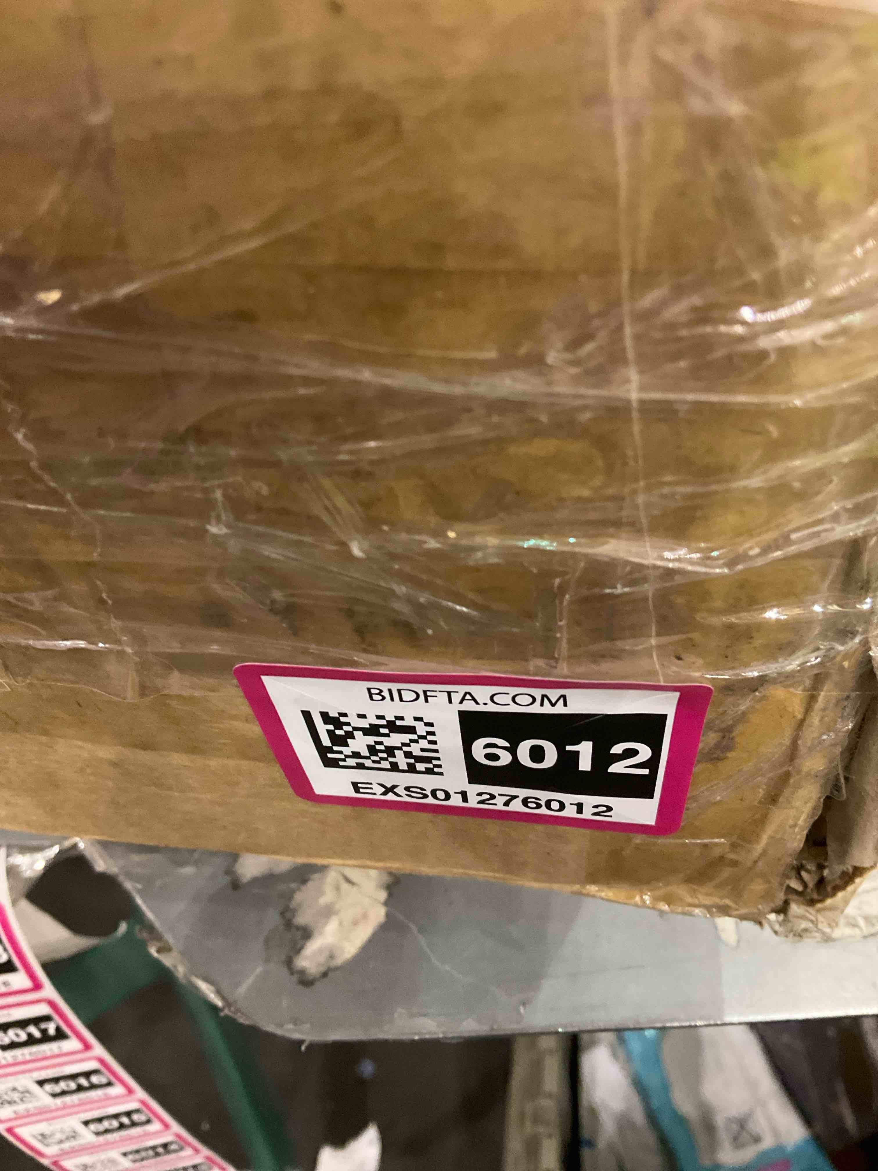 https://s3.amazonaws.com/lotting-images-prod/BargainHunt/EXS01276012_1715698477671.jpeg