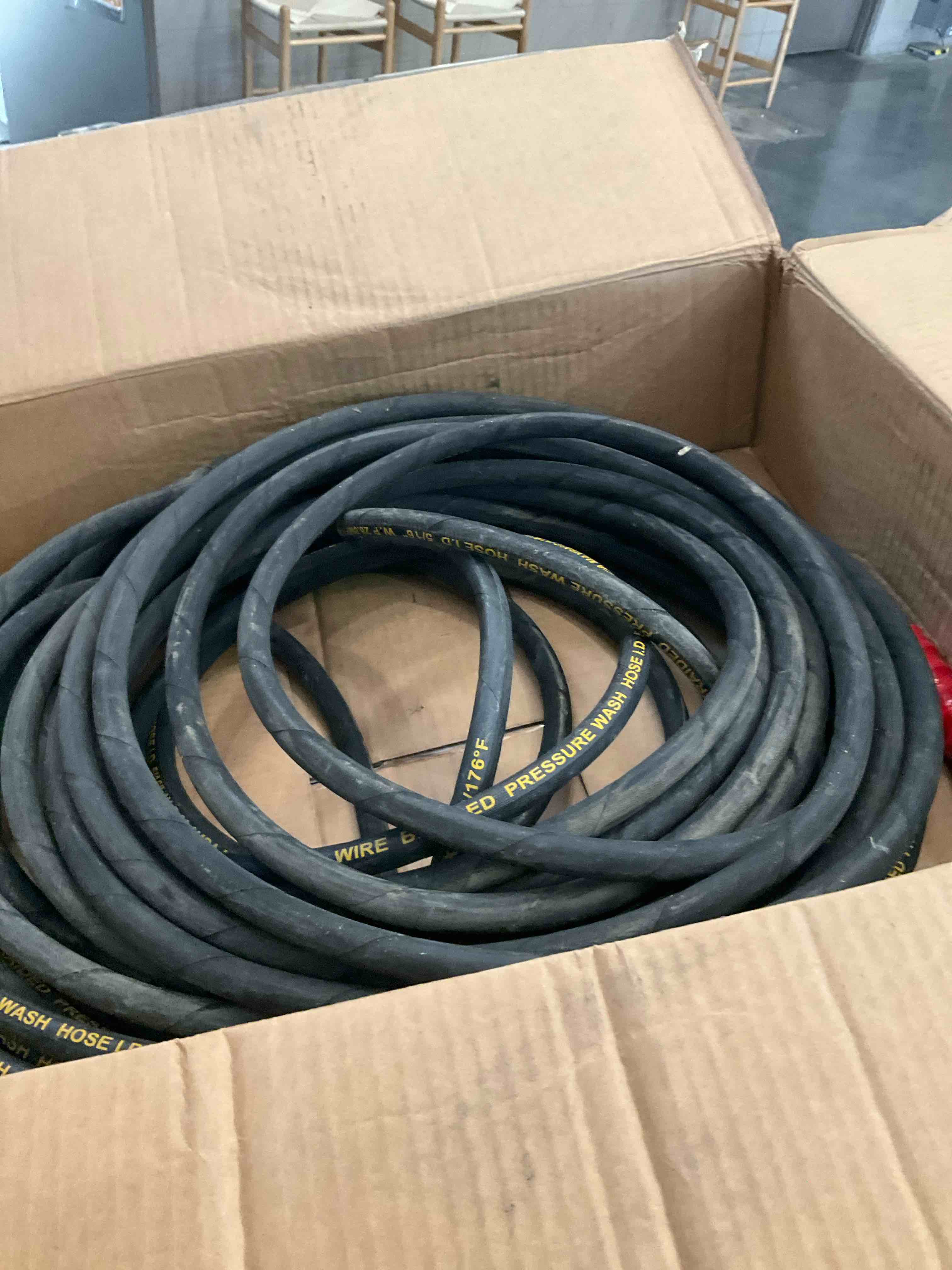 https://s3.amazonaws.com/lotting-images-prod/BargainHunt/EXS01276464_1723841717530.jpeg