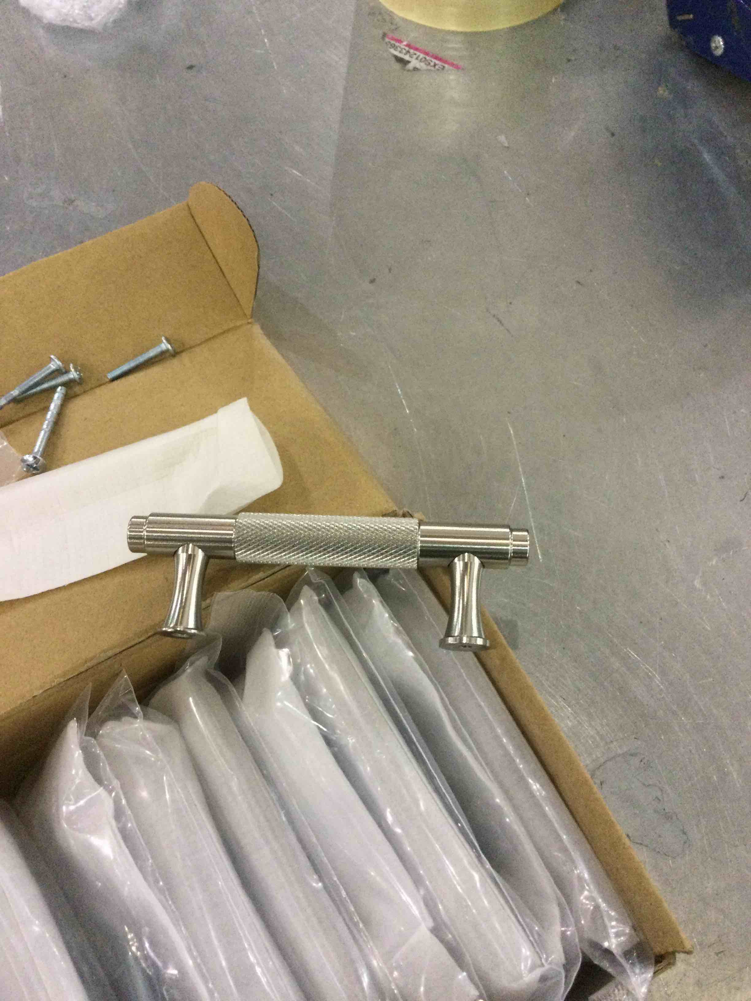 https://s3.amazonaws.com/lotting-images-prod/BargainHunt/EXS01276888_1712758766457.jpeg