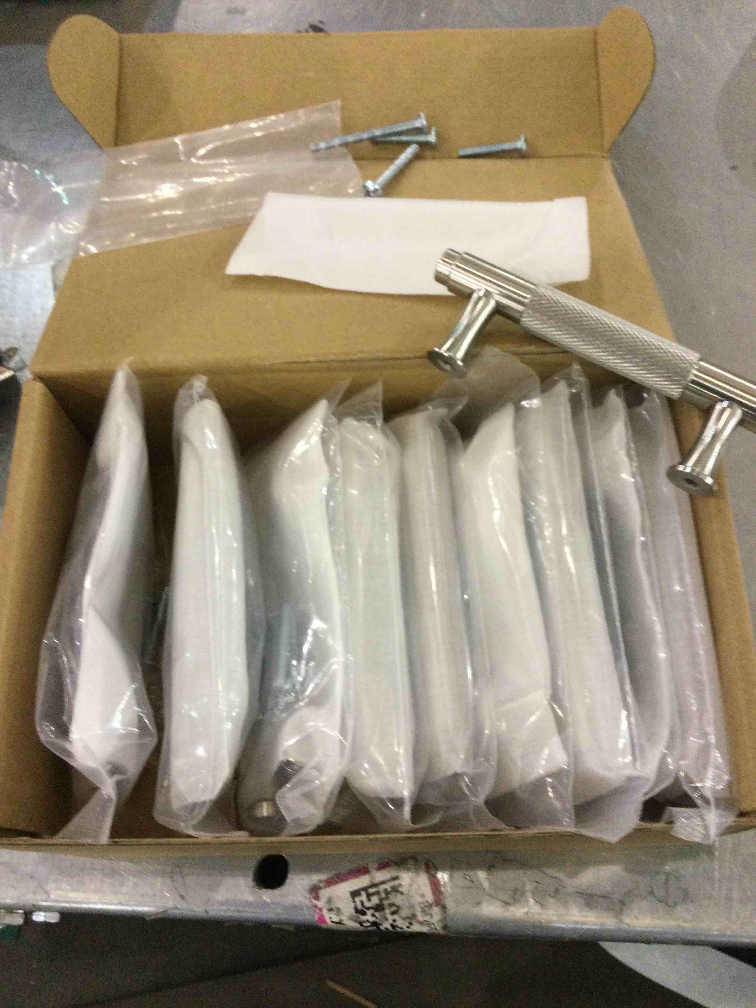 https://s3.amazonaws.com/lotting-images-prod/BargainHunt/EXS01276888_1712758769899.jpeg