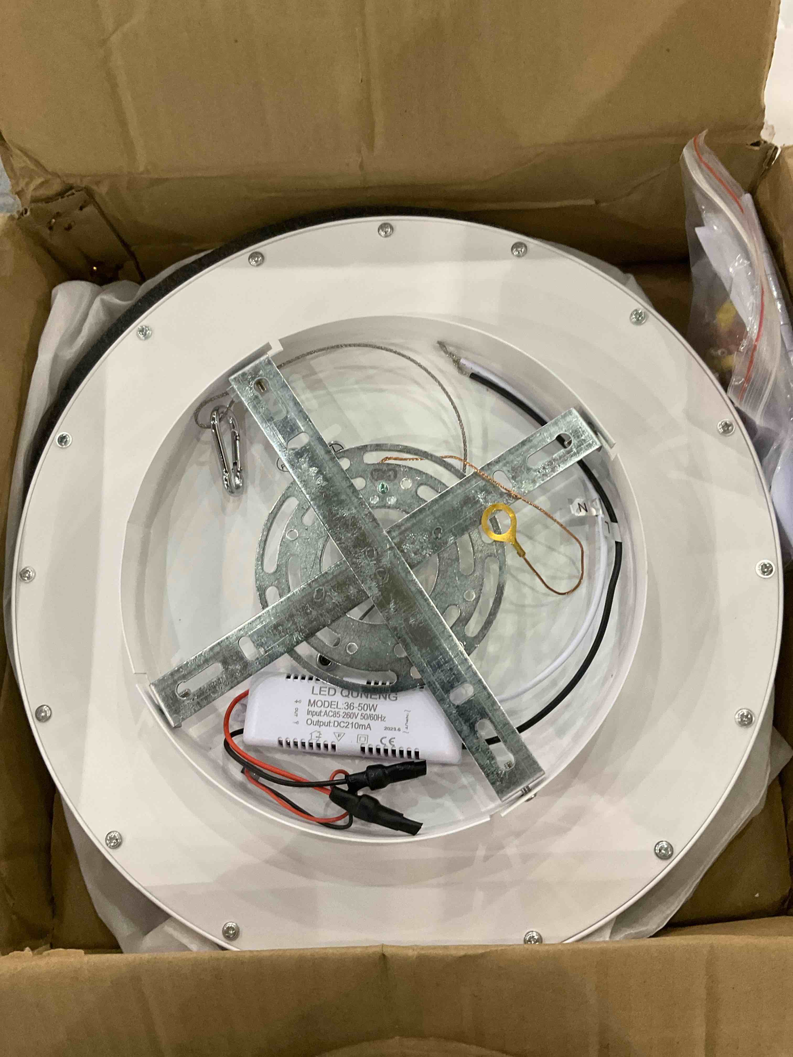 https://s3.amazonaws.com/lotting-images-prod/BargainHunt/EXS01277045_1711713076568.jpeg