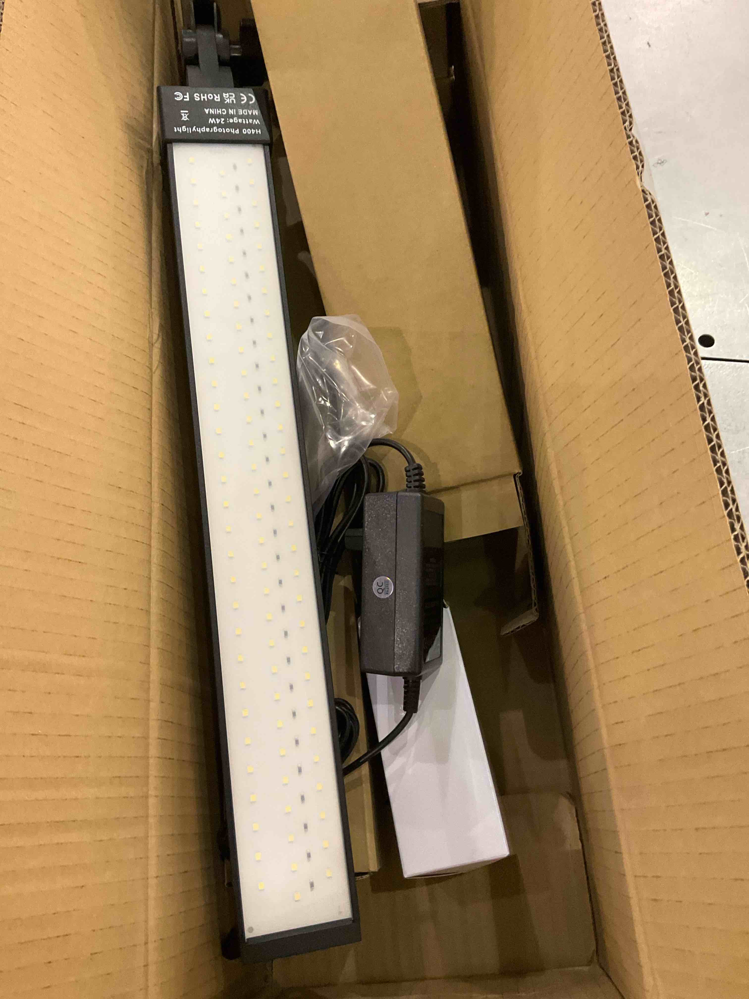 https://s3.amazonaws.com/lotting-images-prod/BargainHunt/EXS01277176_1711970073078.jpeg