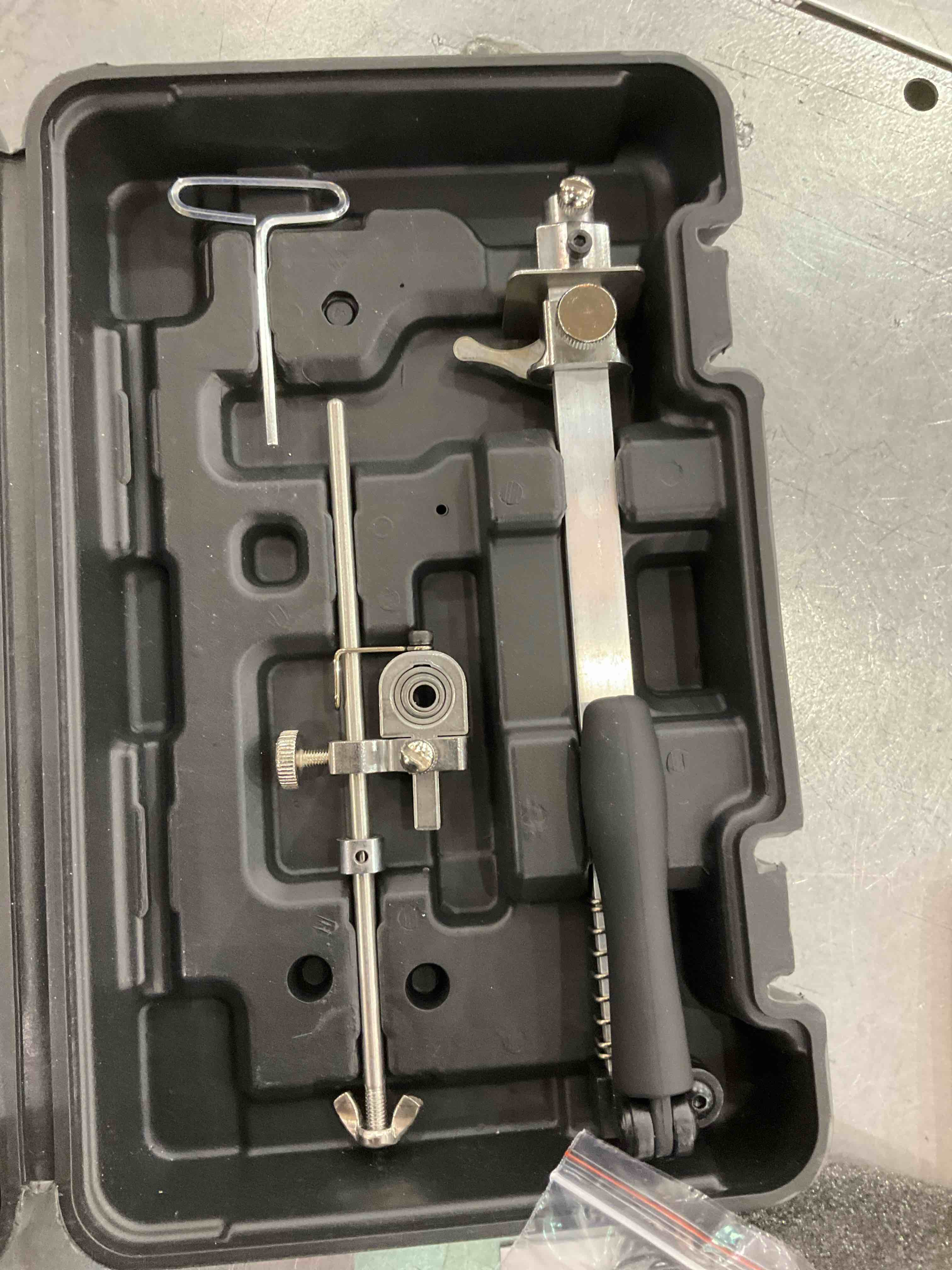 https://s3.amazonaws.com/lotting-images-prod/BargainHunt/EXS01277275_1711984057080.jpeg