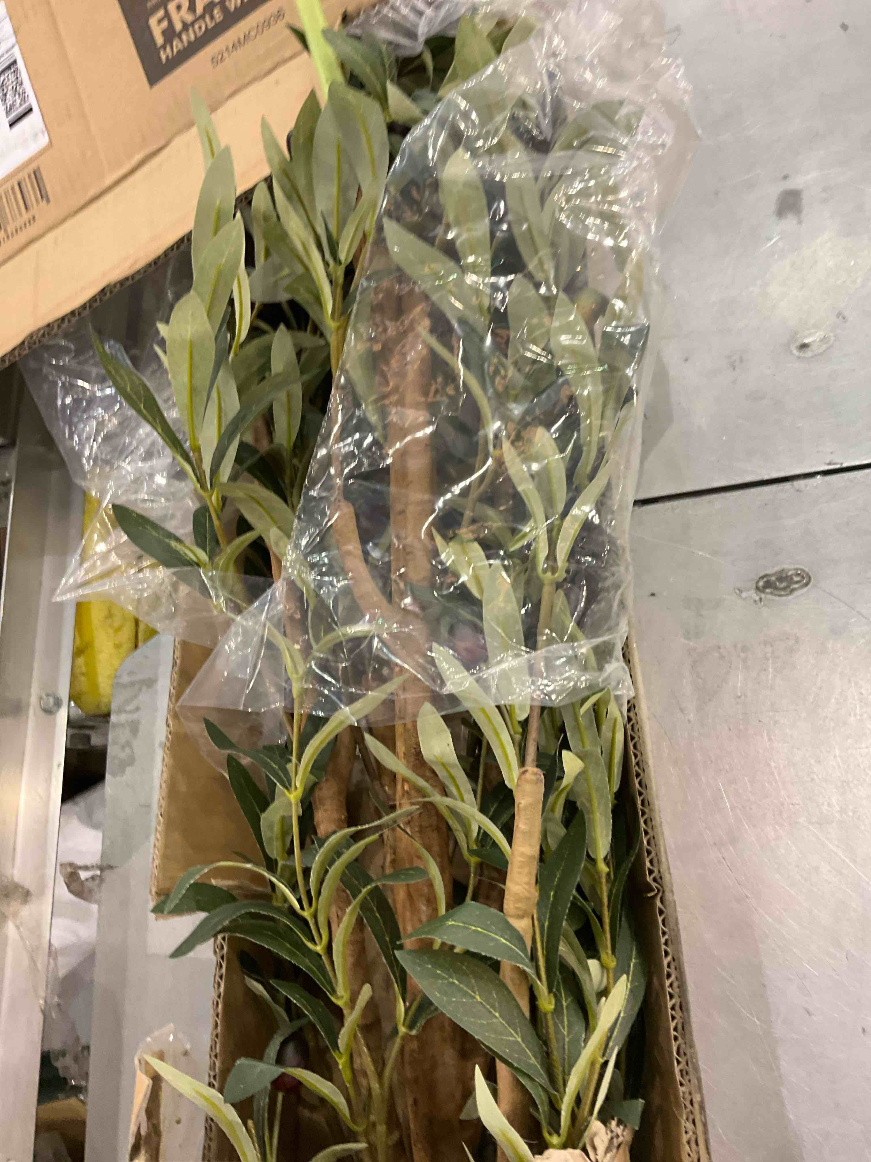 https://s3.amazonaws.com/lotting-images-prod/BargainHunt/EXS01277488_1712159617573.jpeg