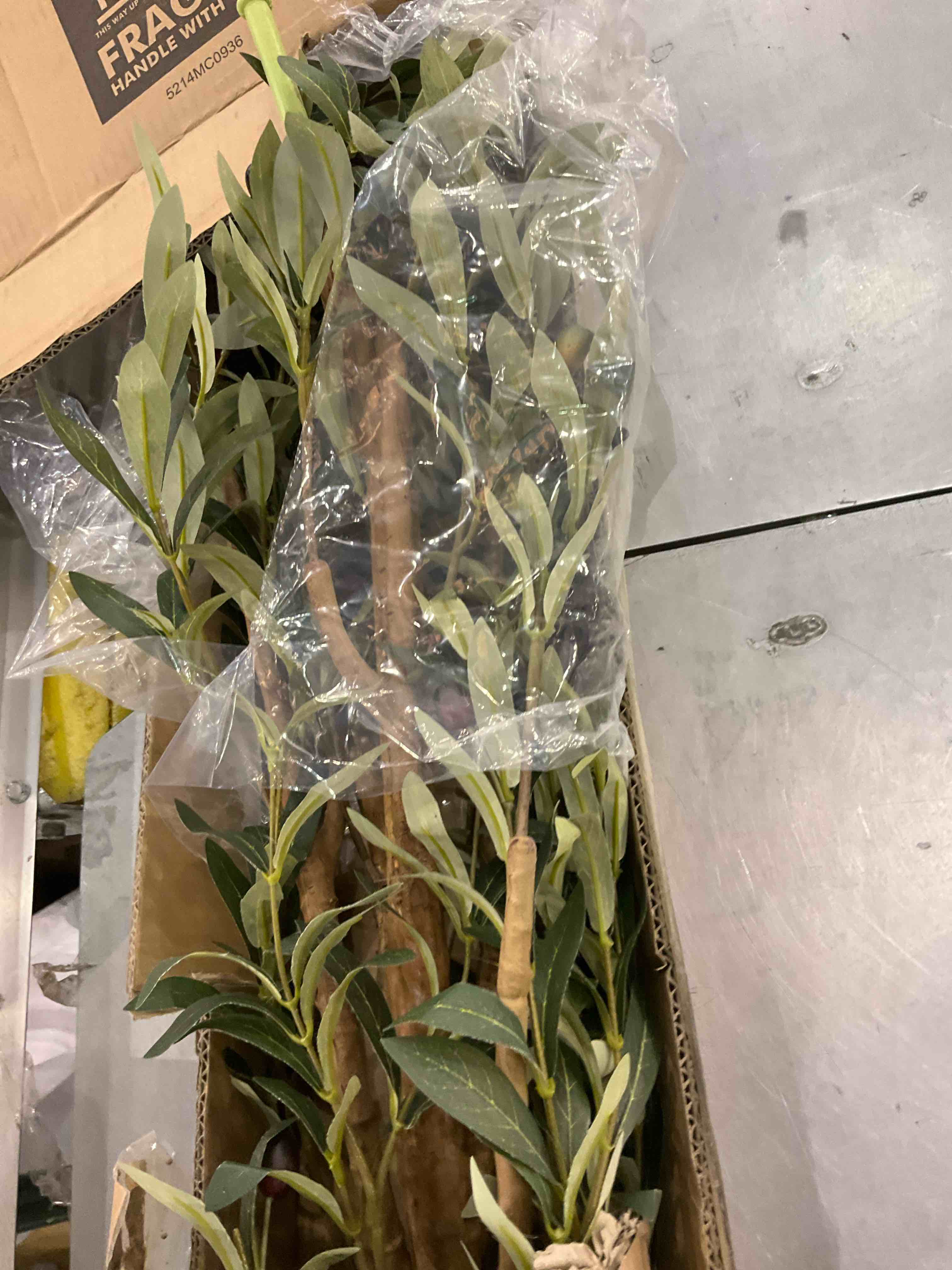 https://s3.amazonaws.com/lotting-images-prod/BargainHunt/EXS01277488_1712159619428.jpeg