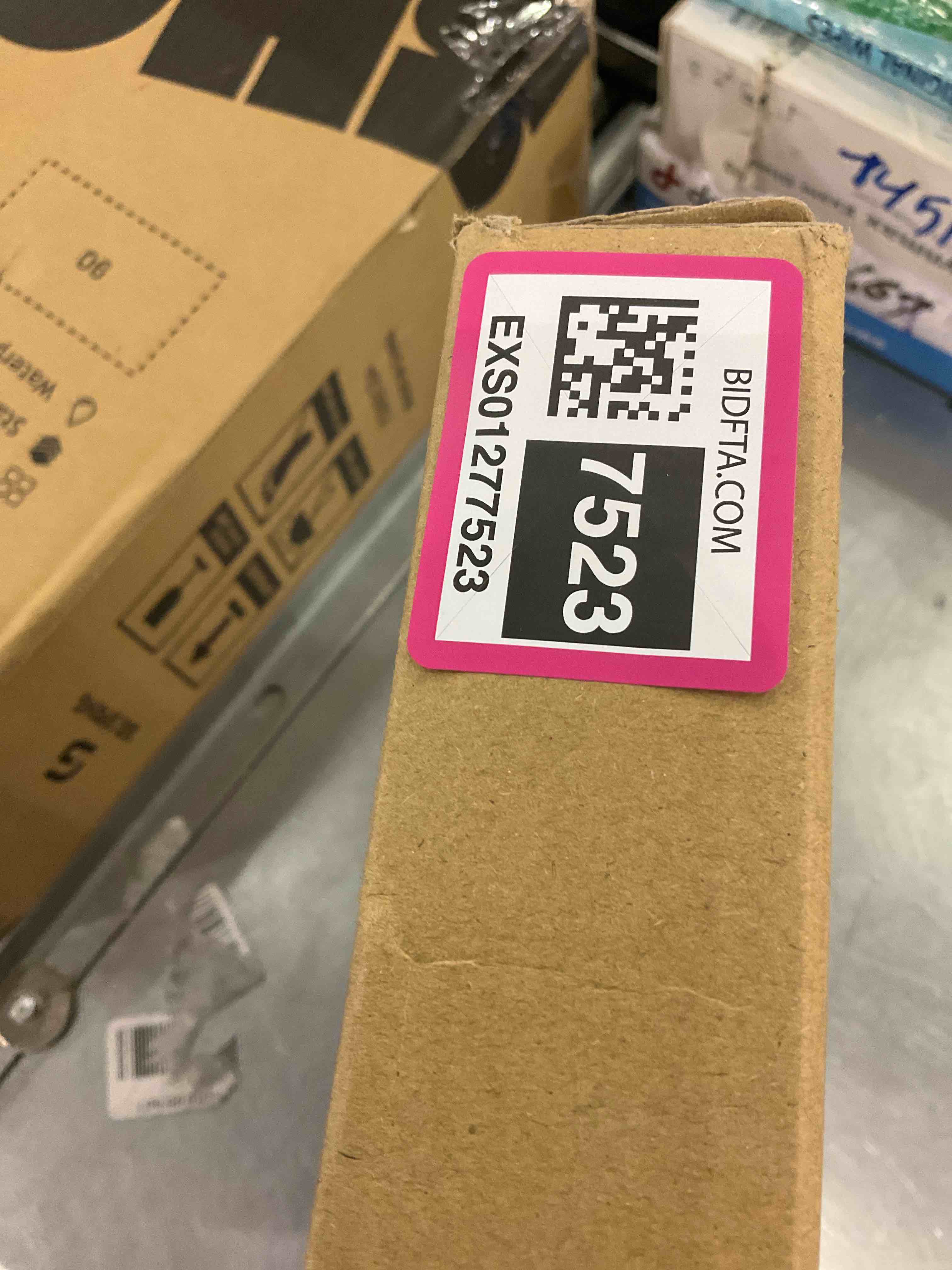 https://s3.amazonaws.com/lotting-images-prod/BargainHunt/EXS01277523_1712758801714.jpeg