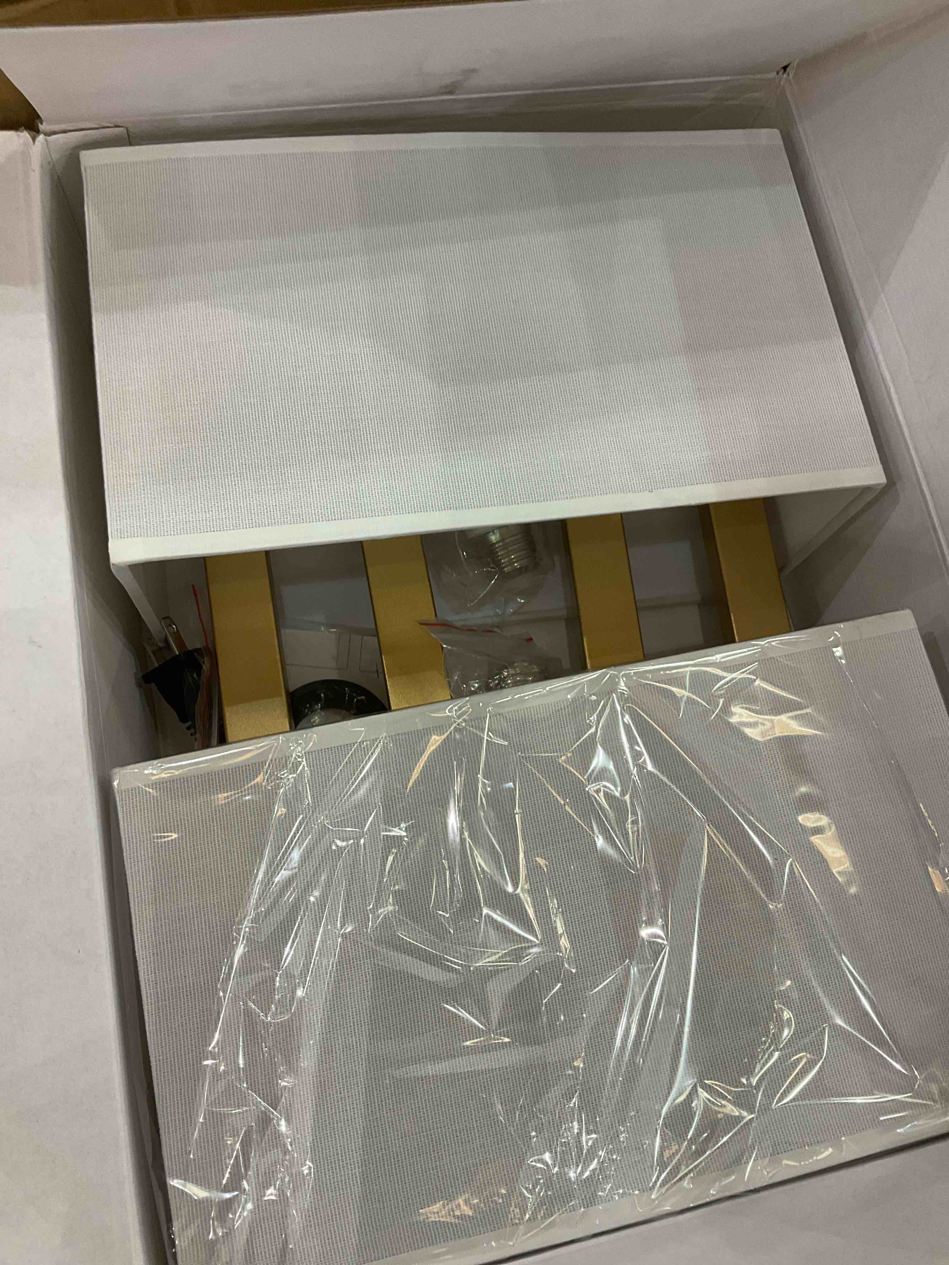 https://s3.amazonaws.com/lotting-images-prod/BargainHunt/EXS01277534_1712760147144.jpeg