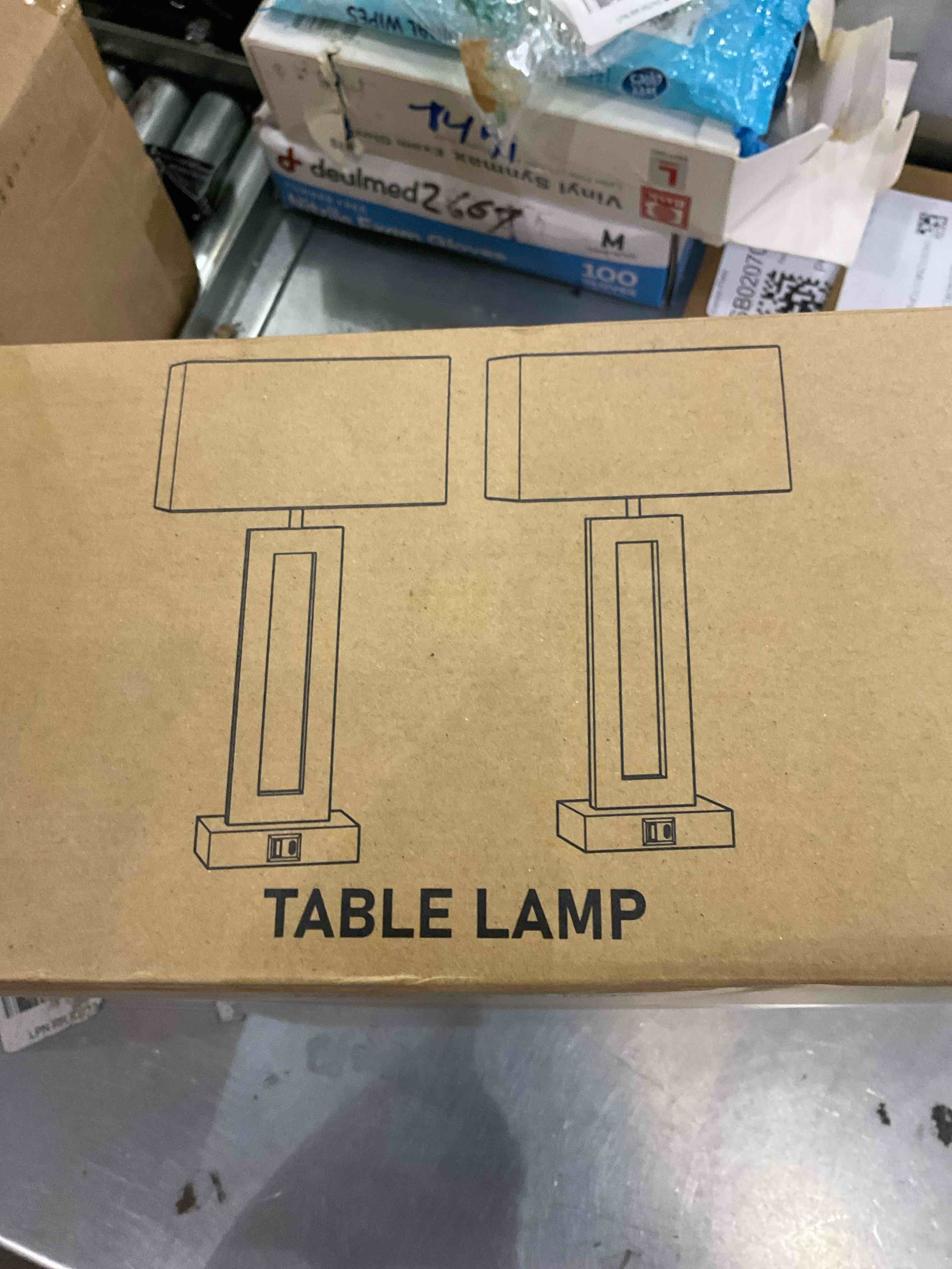 https://s3.amazonaws.com/lotting-images-prod/BargainHunt/EXS01277534_1712760185913.jpeg