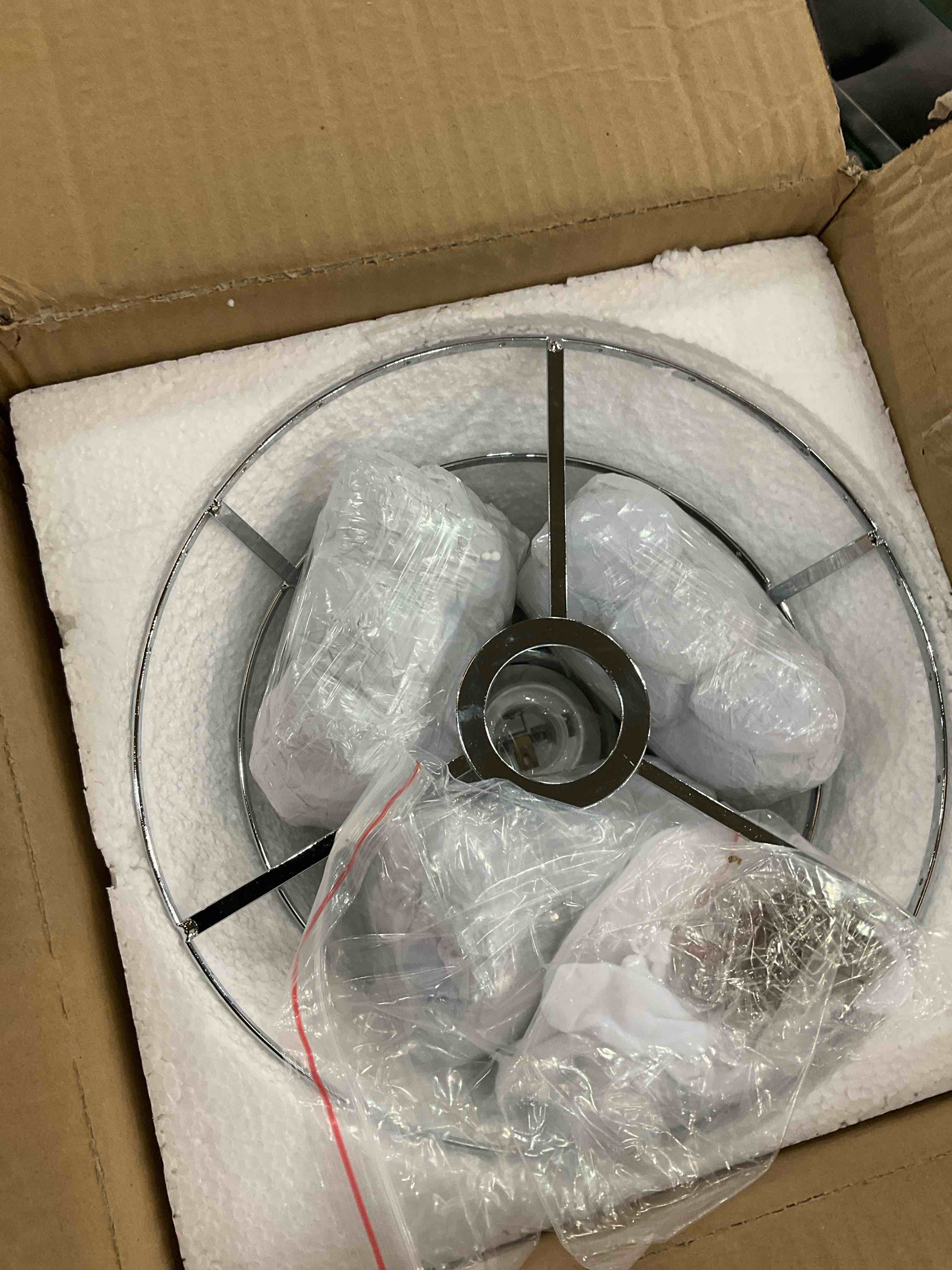 https://s3.amazonaws.com/lotting-images-prod/BargainHunt/EXS01277563_1712764396313.jpeg