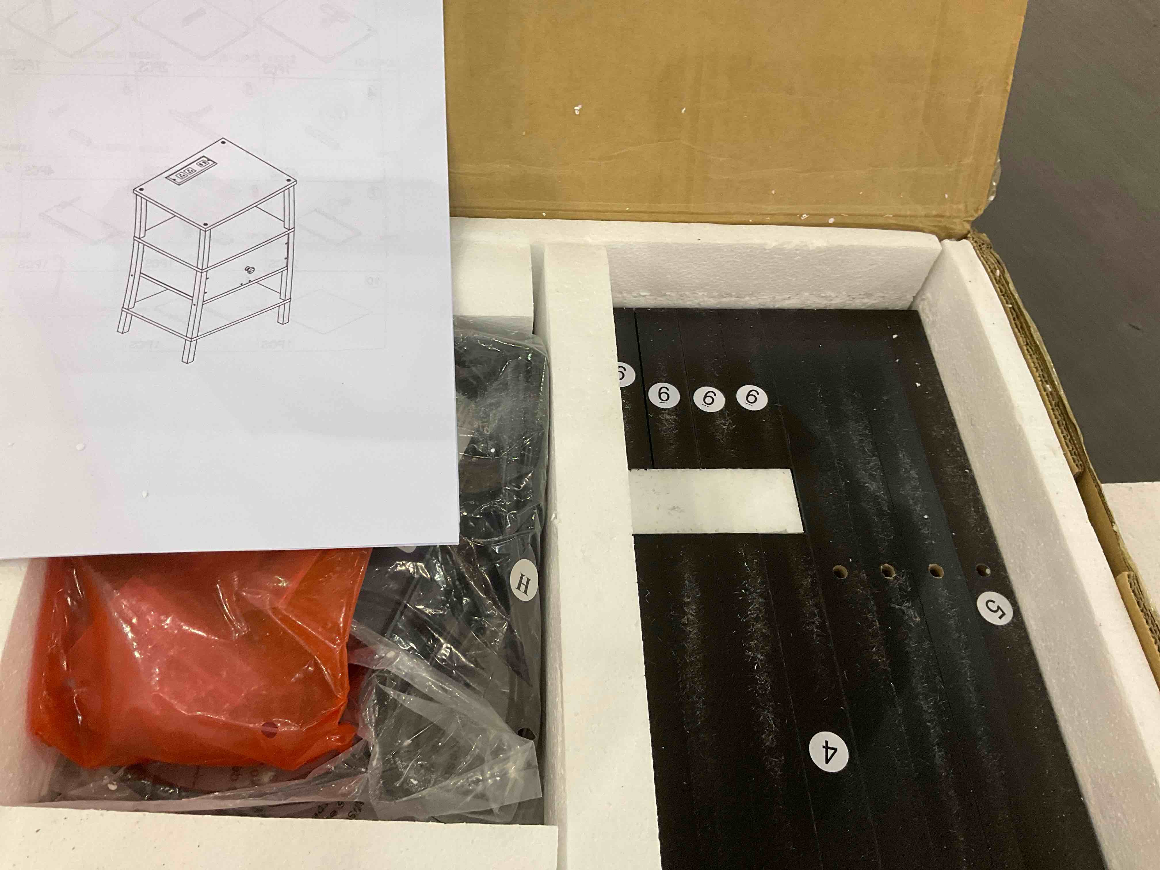 https://s3.amazonaws.com/lotting-images-prod/BargainHunt/EXS01278074_1711537980446.jpeg