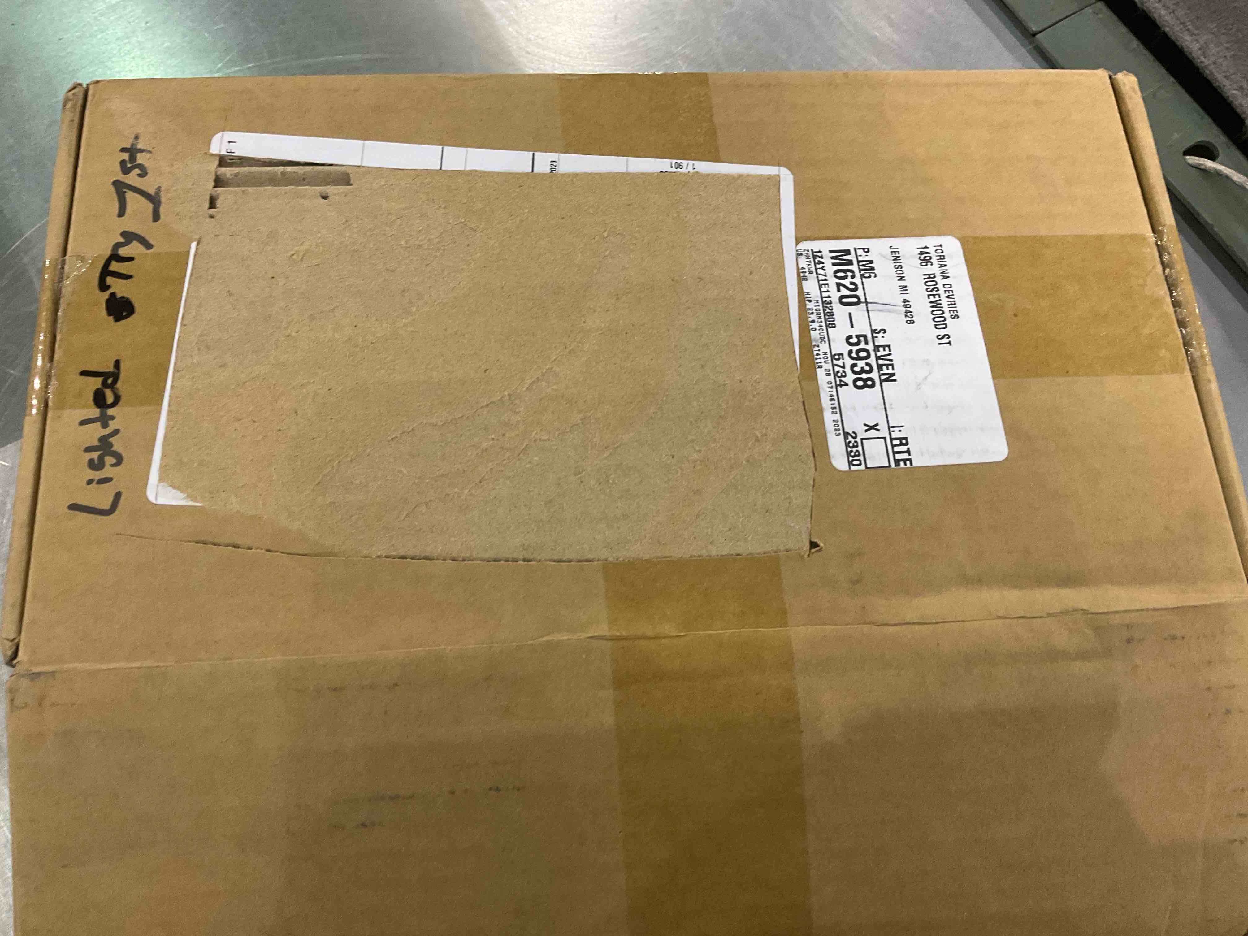 https://s3.amazonaws.com/lotting-images-prod/BargainHunt/EXS01278238_1711625296817.jpeg