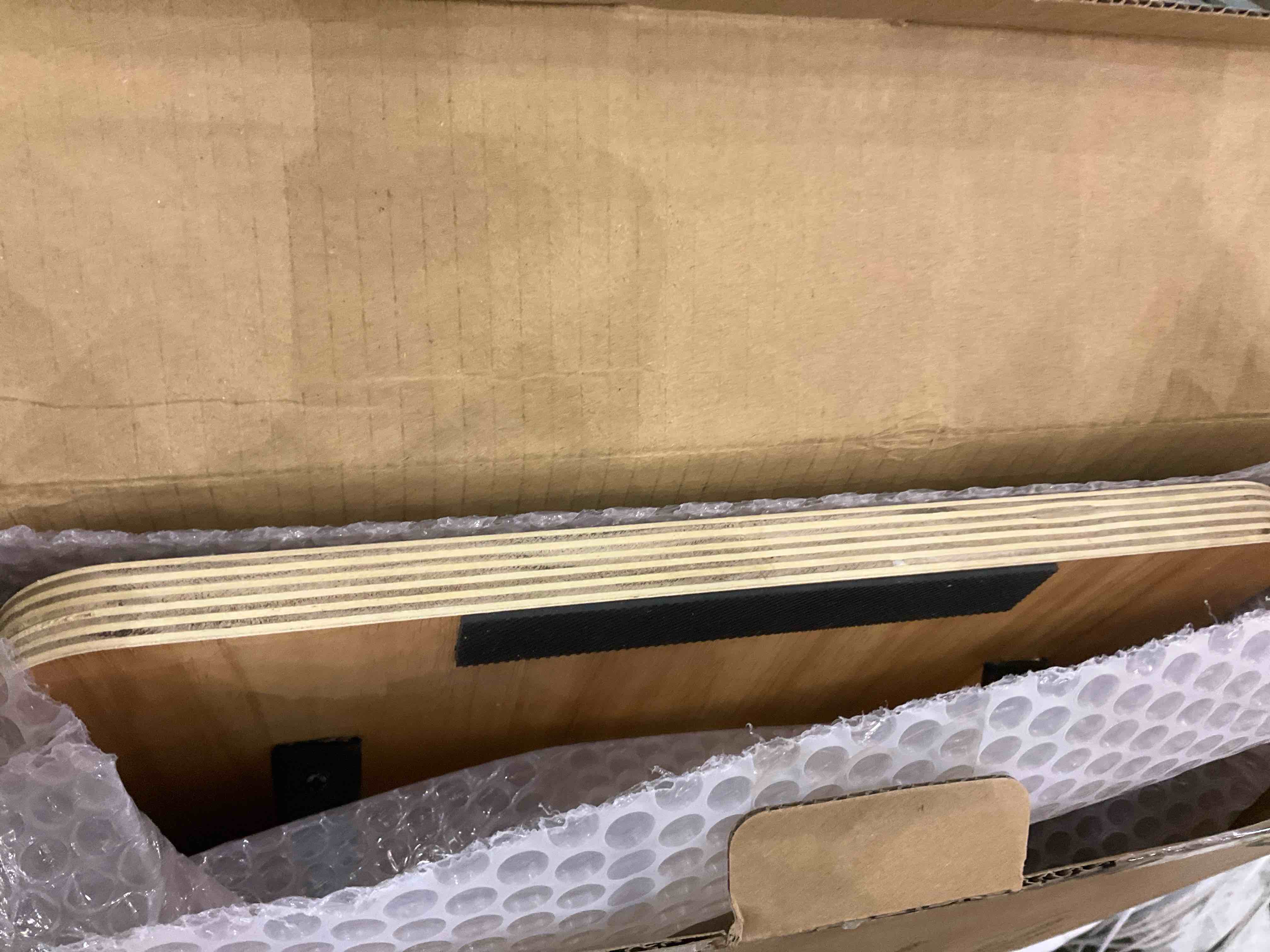 https://s3.amazonaws.com/lotting-images-prod/BargainHunt/EXS01278244_1711626242436.jpeg