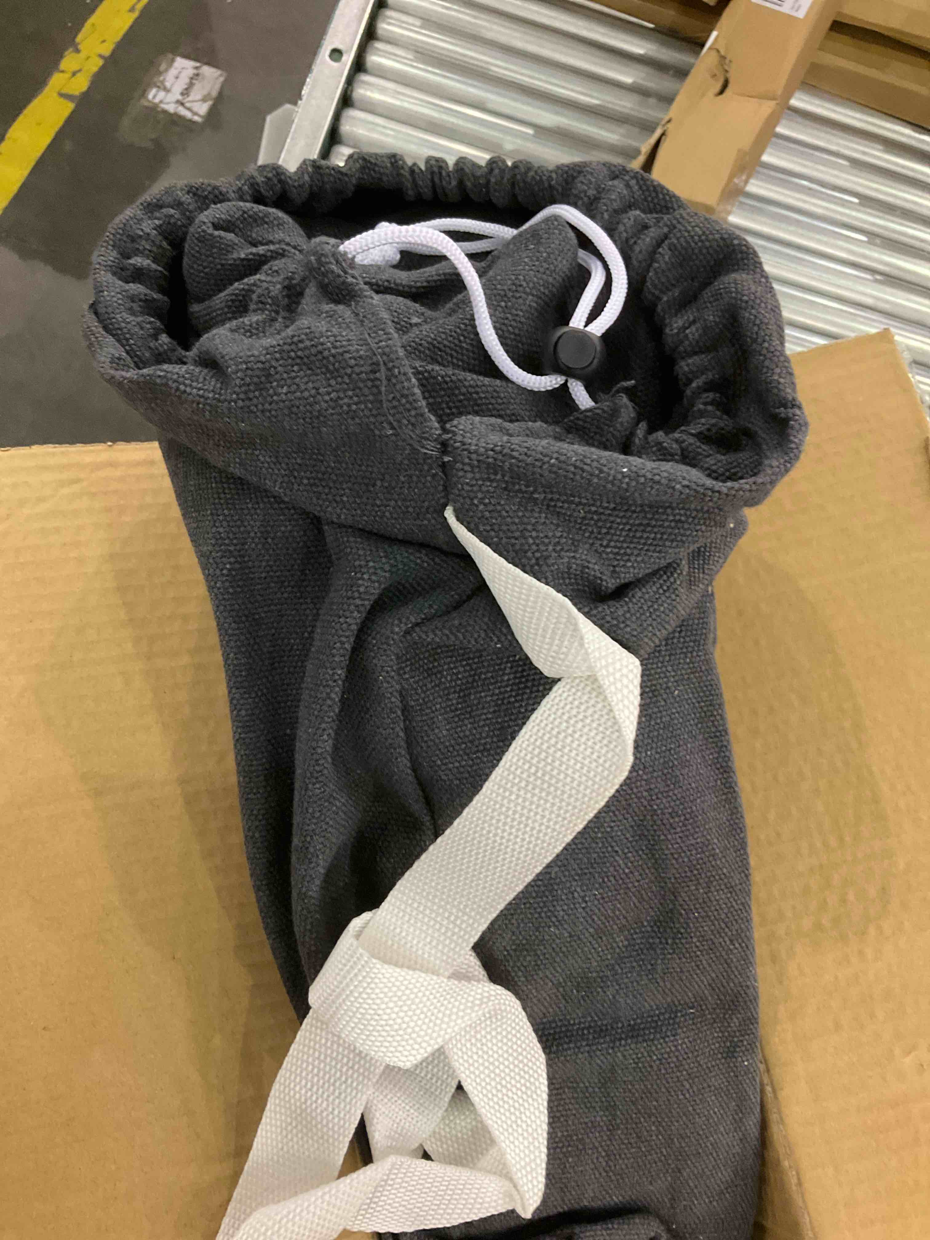 https://s3.amazonaws.com/lotting-images-prod/BargainHunt/EXS01278626_1711713128245.jpeg