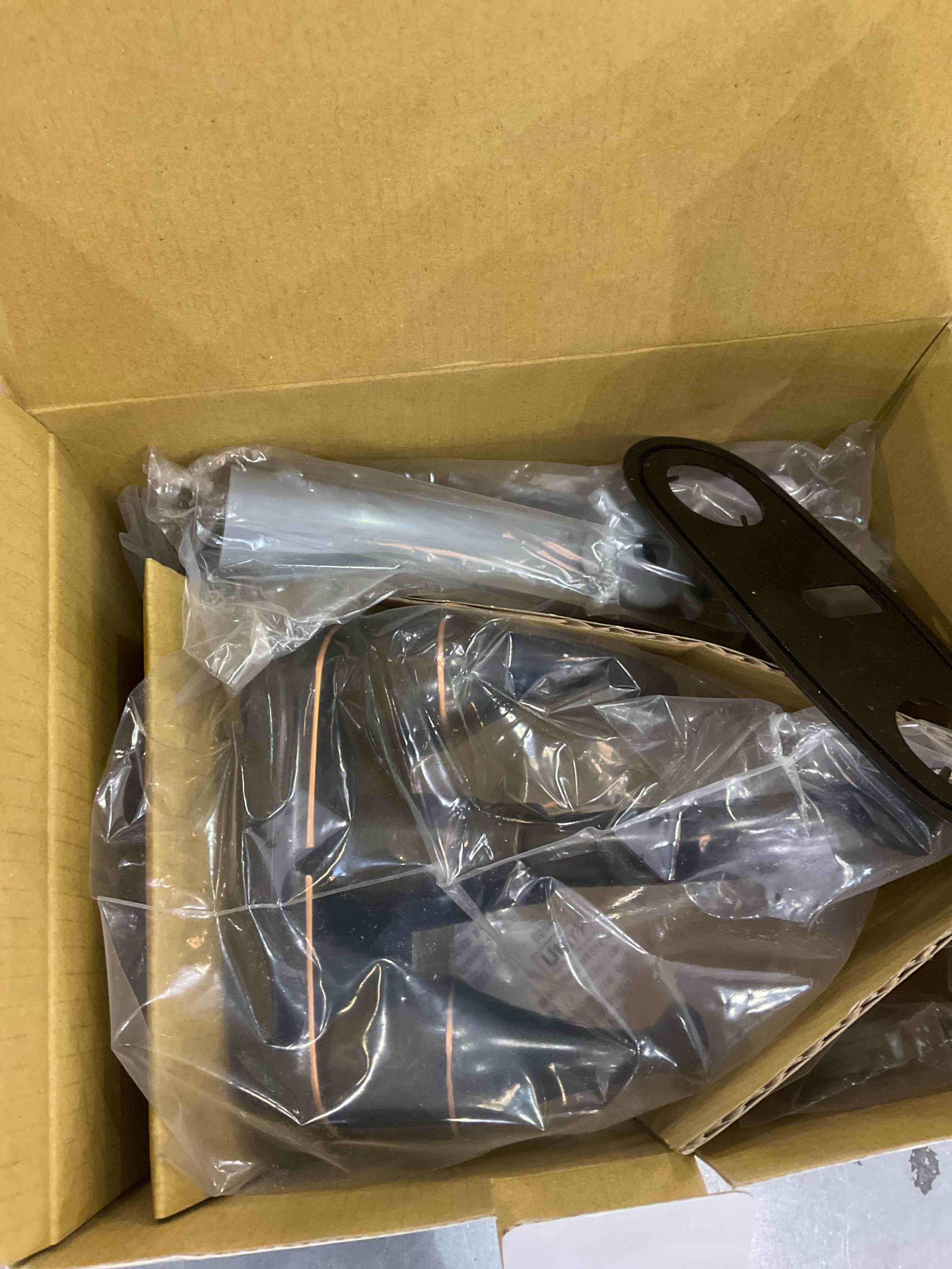 https://s3.amazonaws.com/lotting-images-prod/BargainHunt/EXS01278678_1711722889263.jpeg