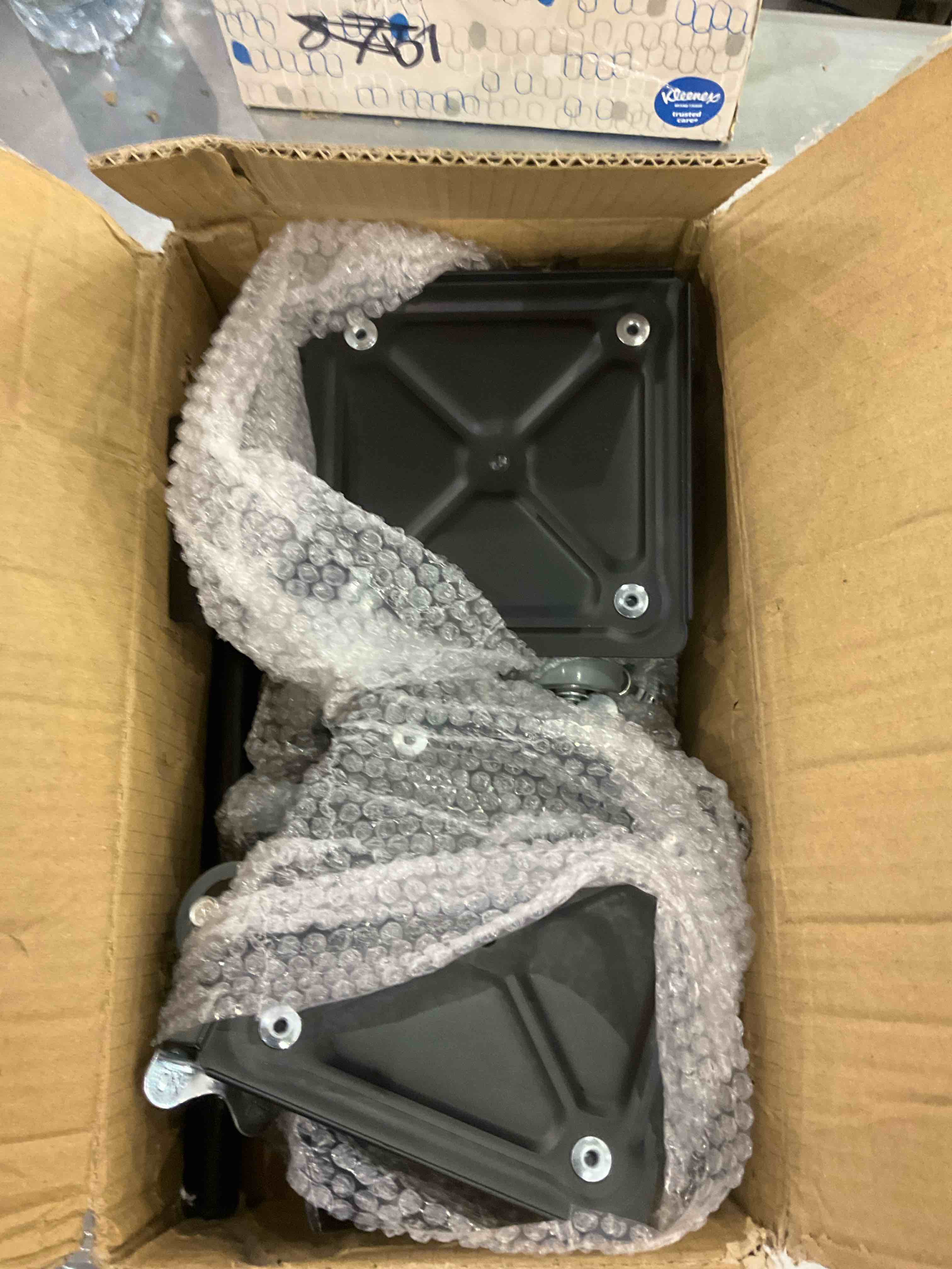https://s3.amazonaws.com/lotting-images-prod/BargainHunt/EXS01278988_1712057221837.jpeg
